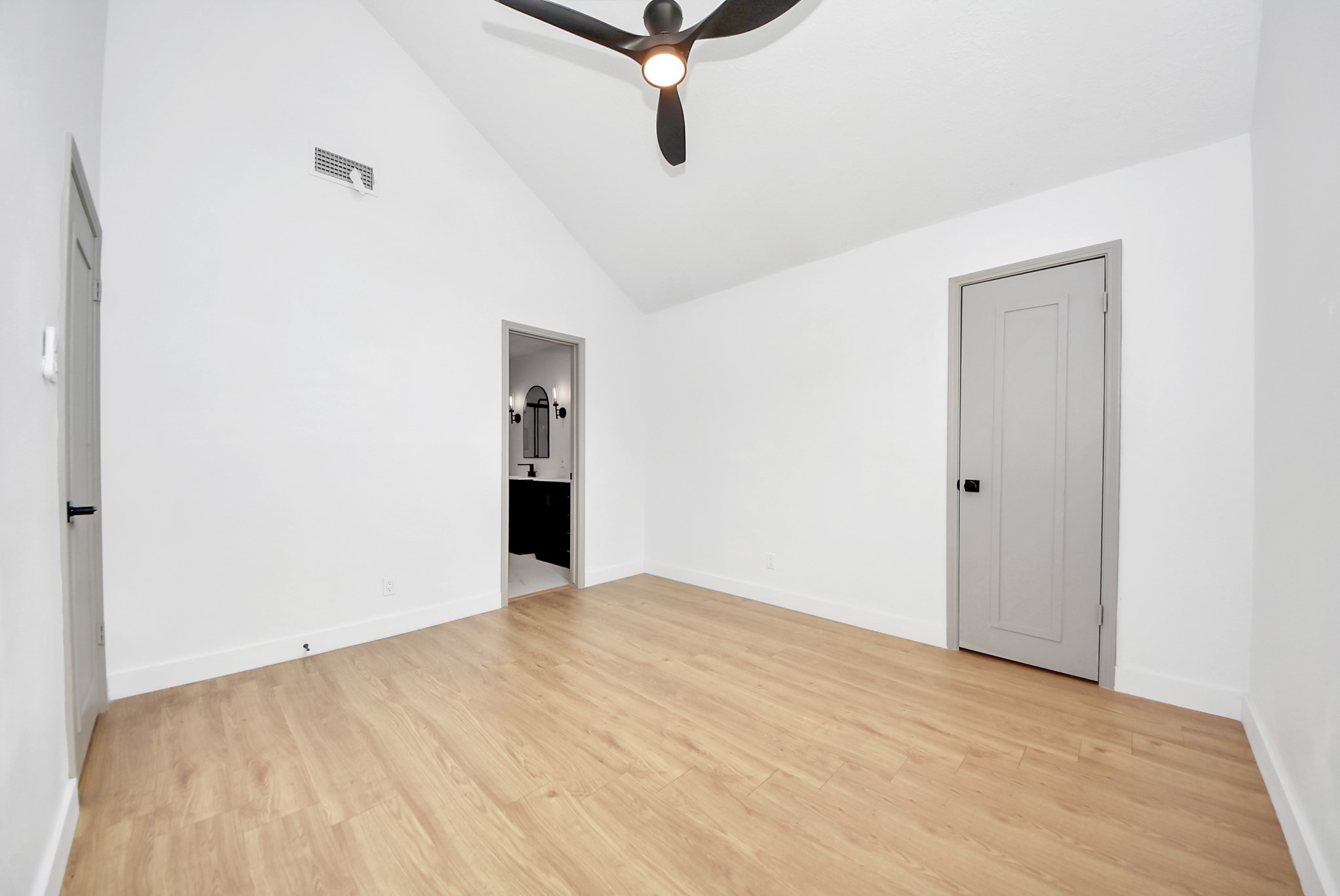 407 Hedgecroft Drive Property Photo 37
