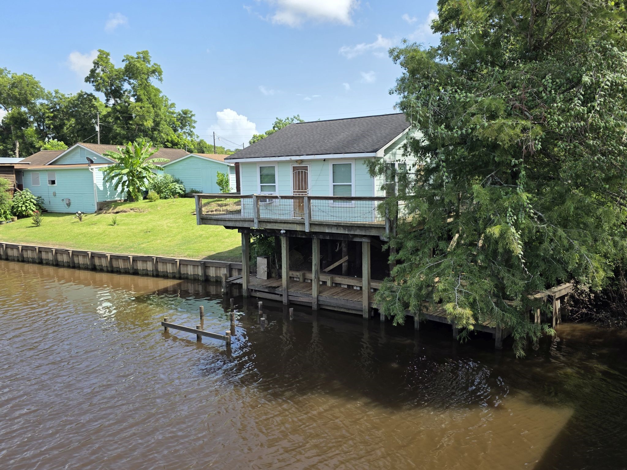 354 Sir Lancelot Drive N Property Photo 1