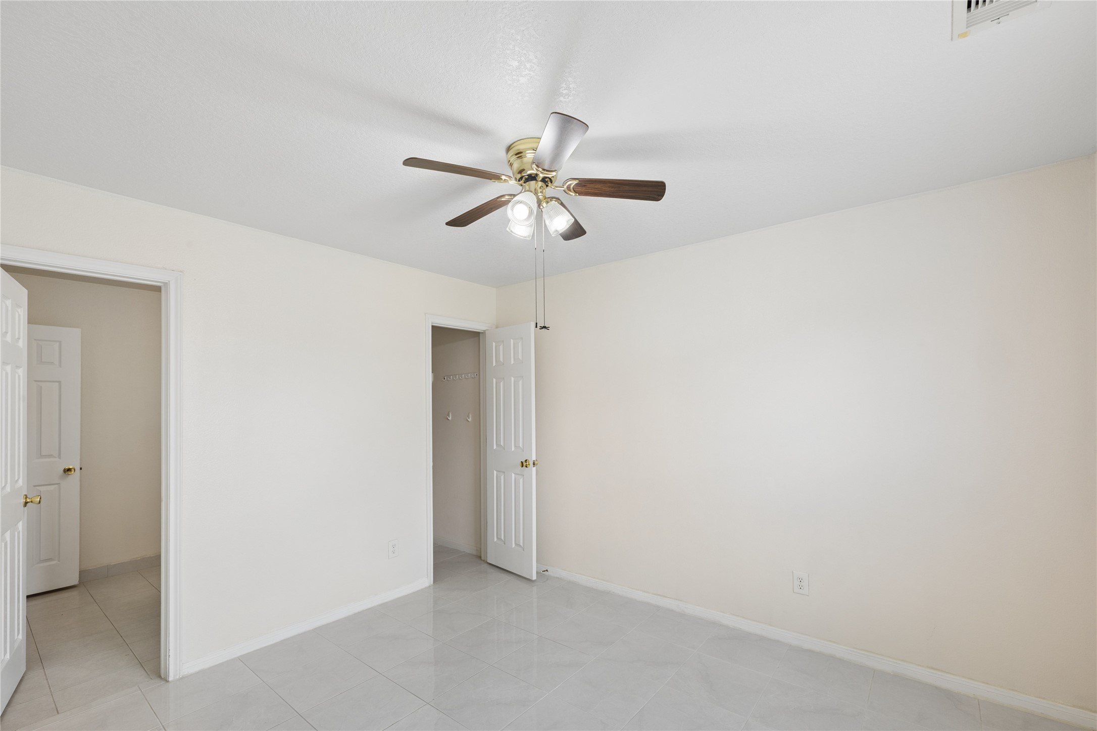 19514 Swan Valley Drive Property Photo 10