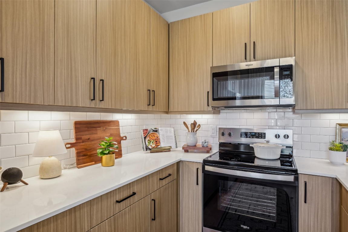 3651-324 S Custer Road Property Photo 14