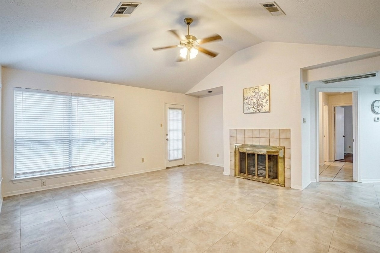 17522 Masonridge Drive Property Photo 4