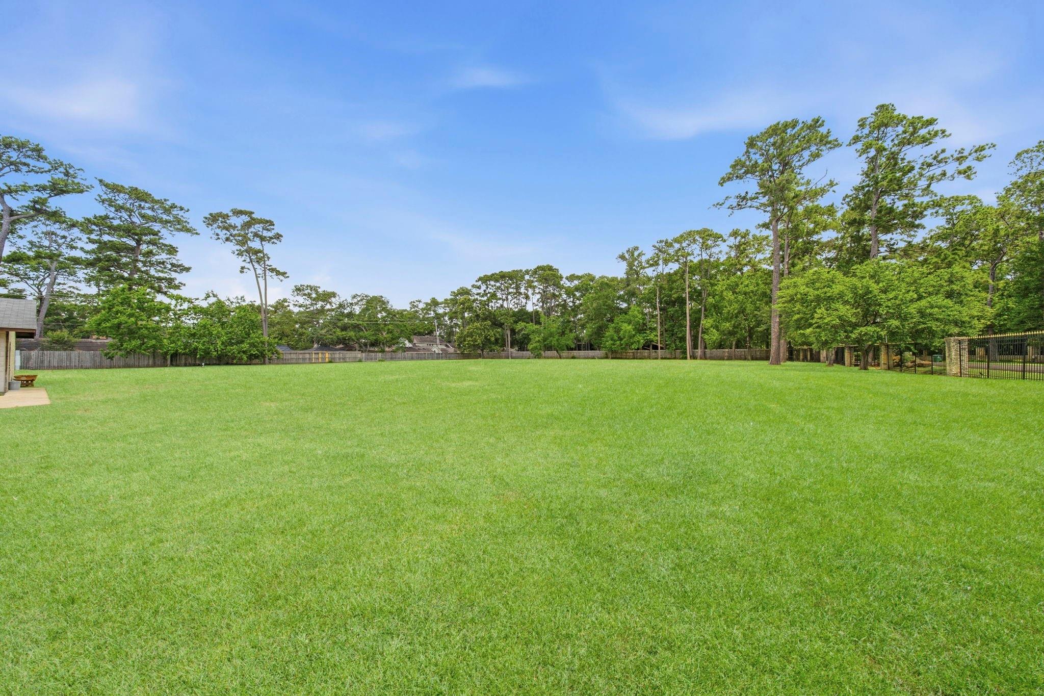728 Crestbend Drive, Houston Tx 77042 Property Photo 5