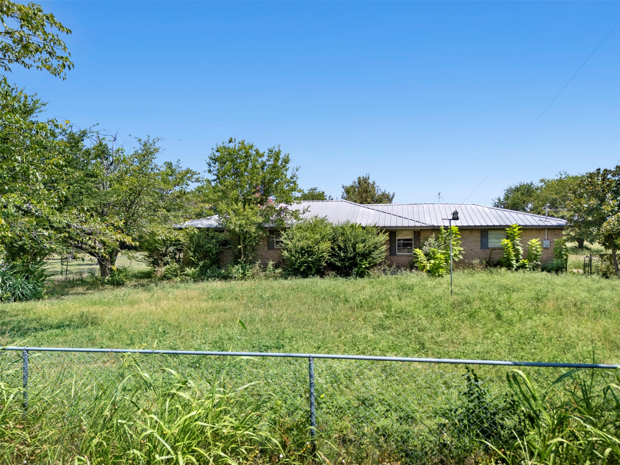 704 E Grand Street Property Photo 2