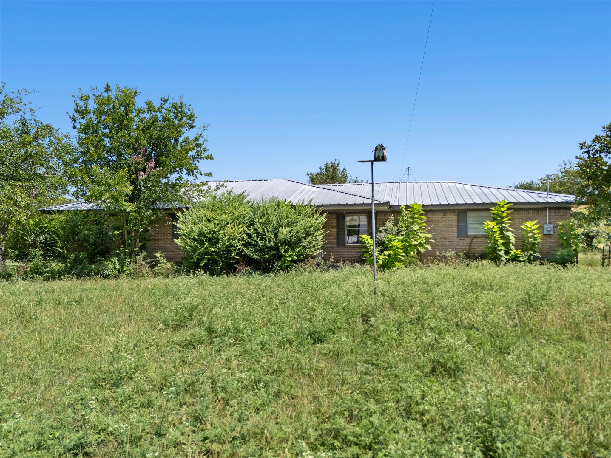 704 E Grand Street Property Photo 3