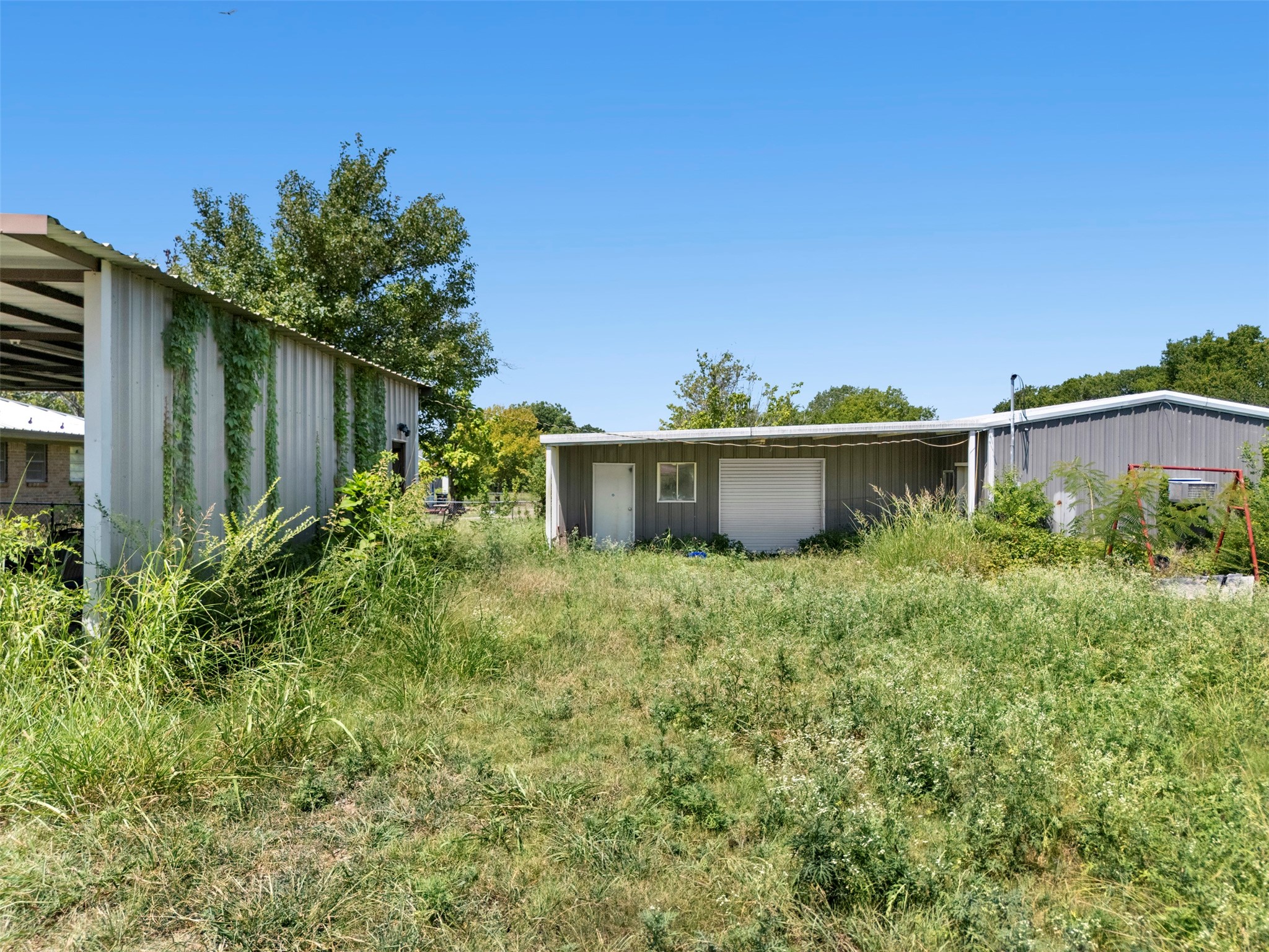 704 E Grand Street Property Photo 21