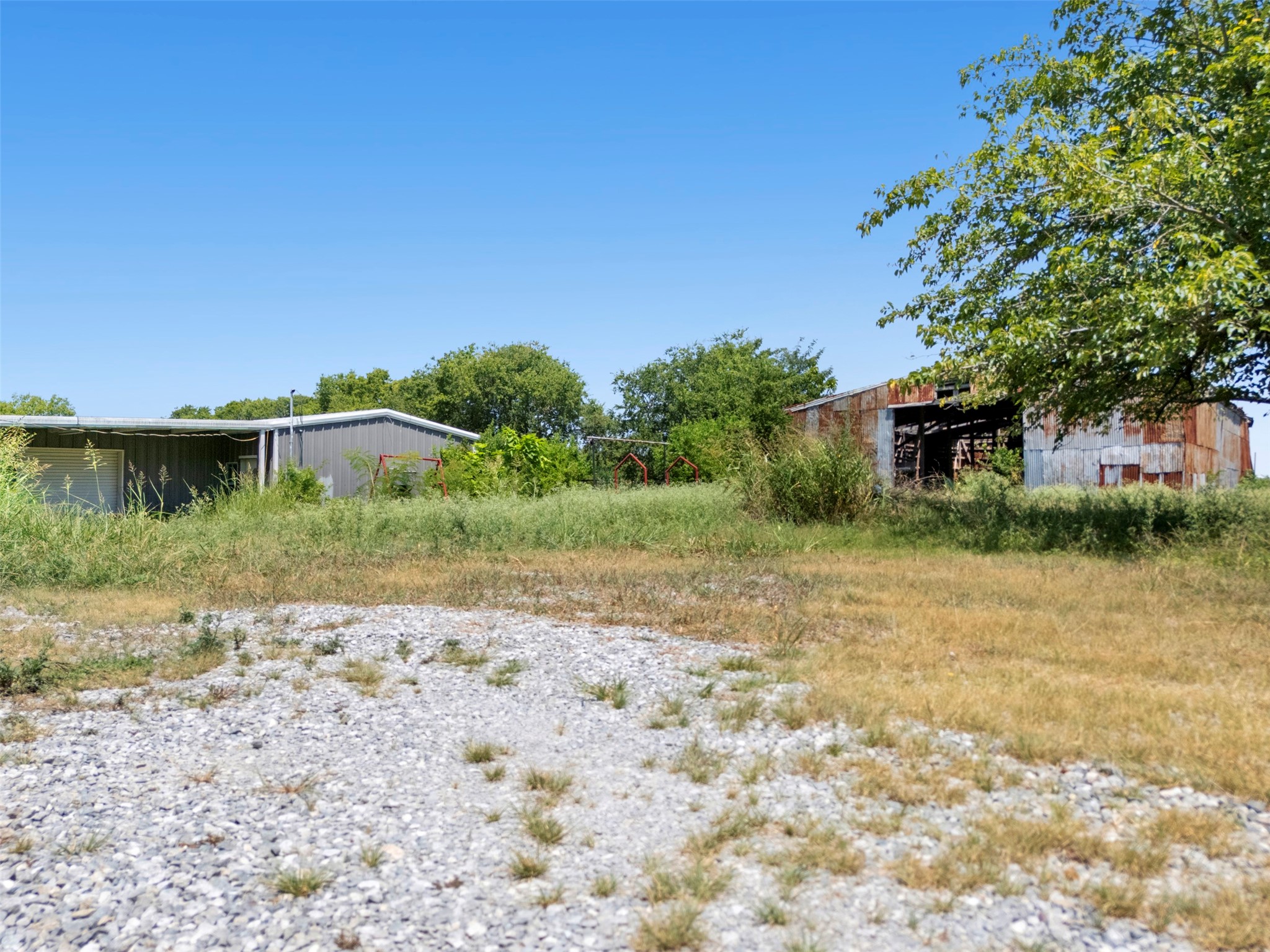 704 E Grand Street Property Photo 30