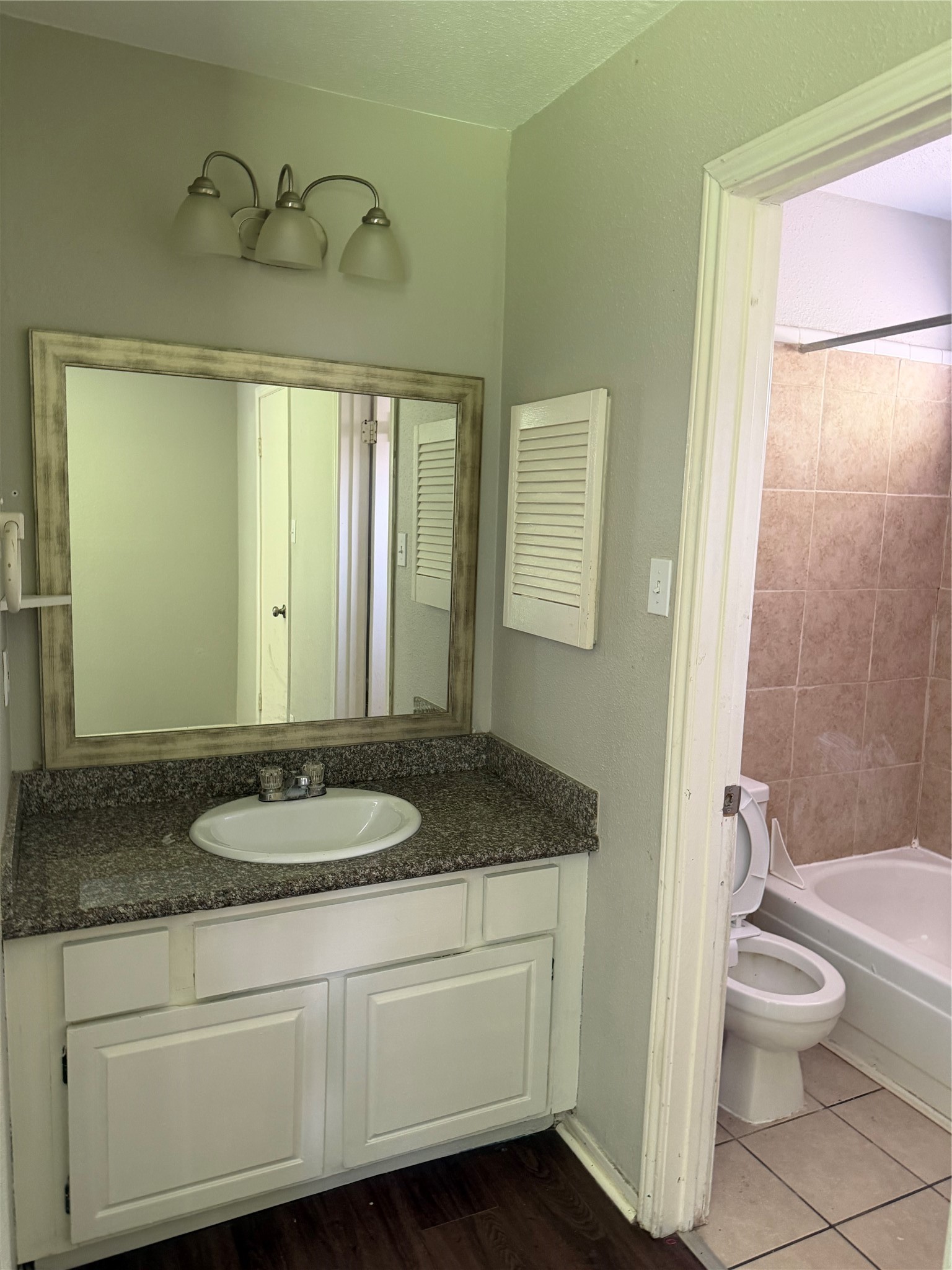 1406 Ashwood Drive Property Photo 20