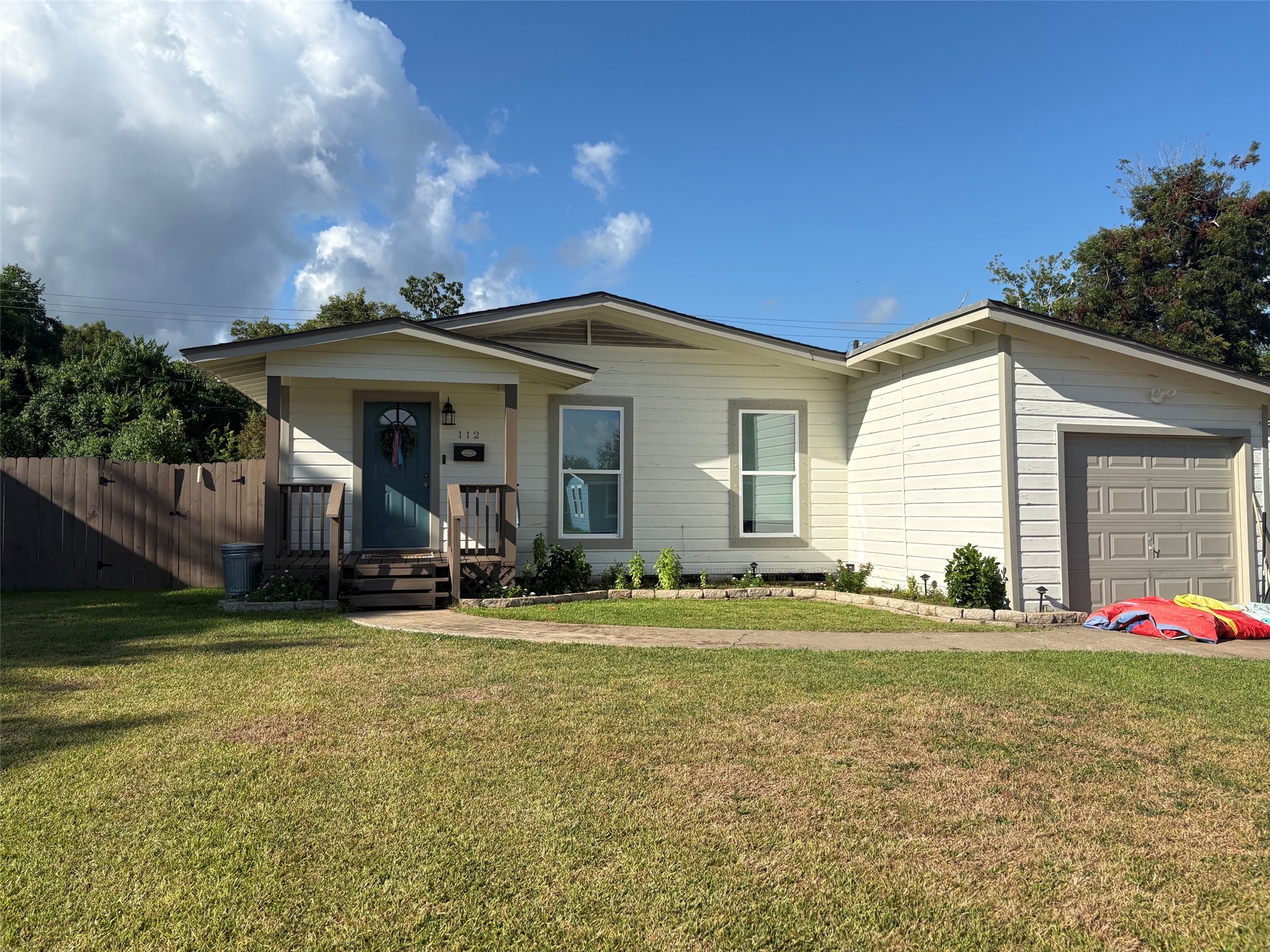112 Acacia Street Property Photo 1