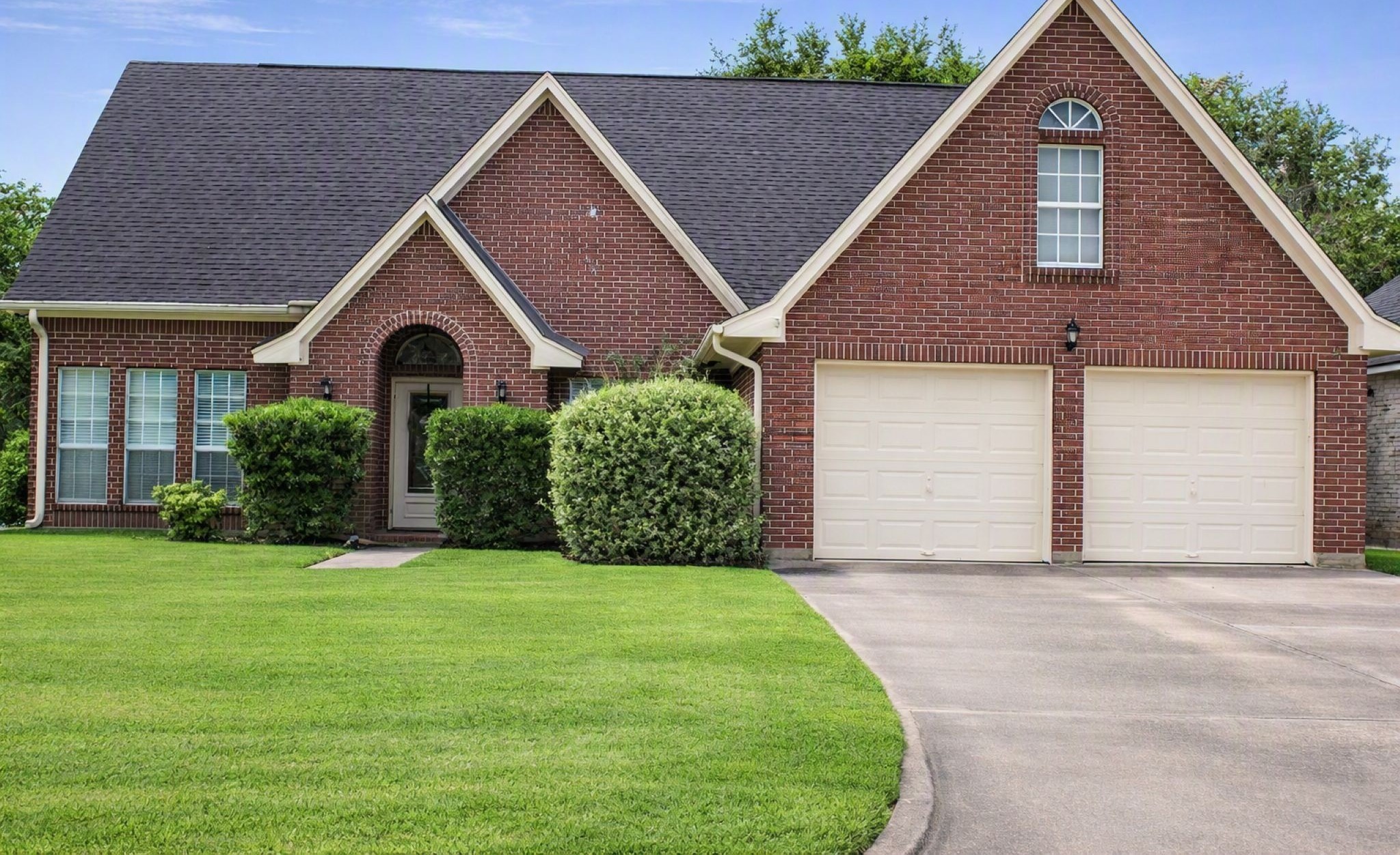 2186 Riverside Drive Property Photo 2