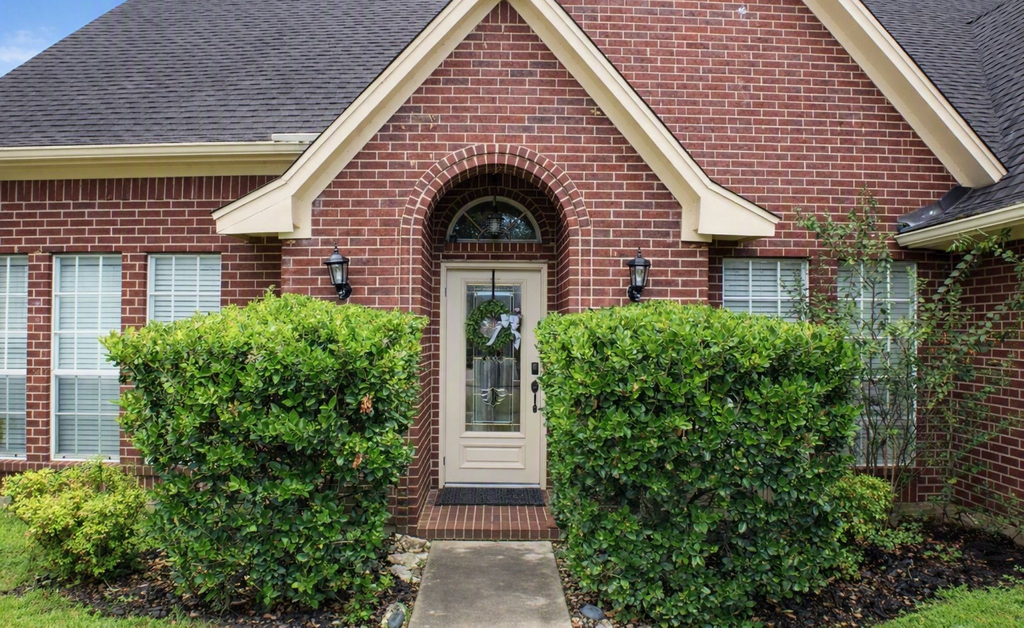 2186 Riverside Drive Property Photo 4
