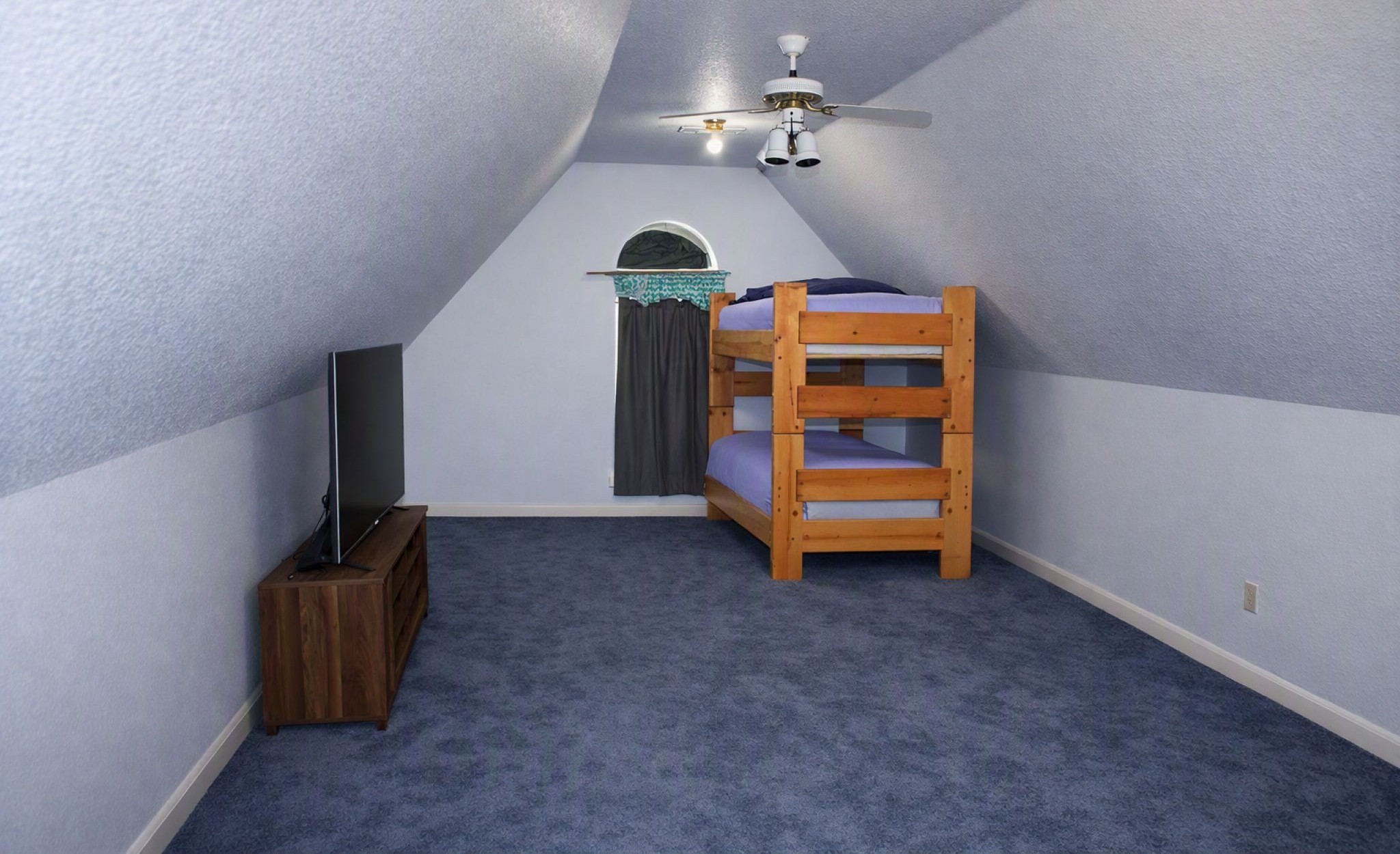 2186 Riverside Drive Property Photo 24
