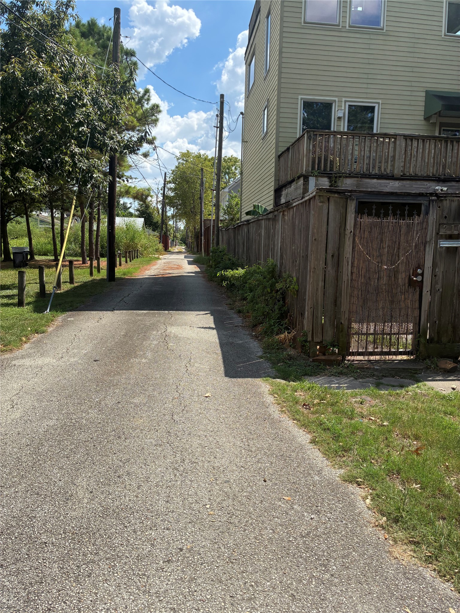 1143 Yale Street Property Photo 3