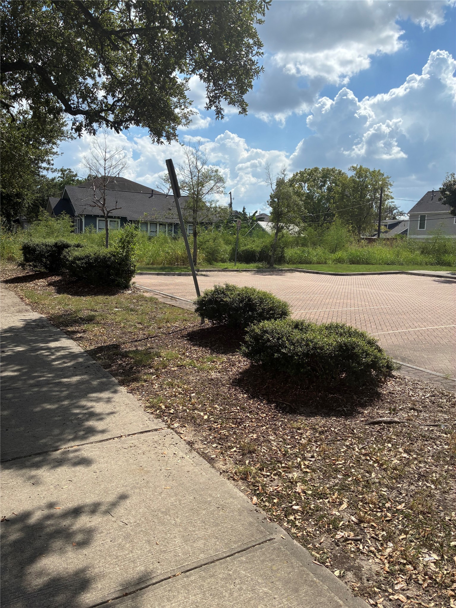 1143 Yale Street Property Photo 4