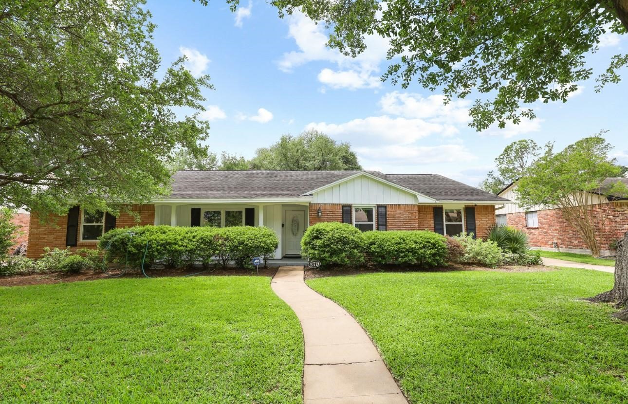 10719 Burgoyne Road Property Photo 1