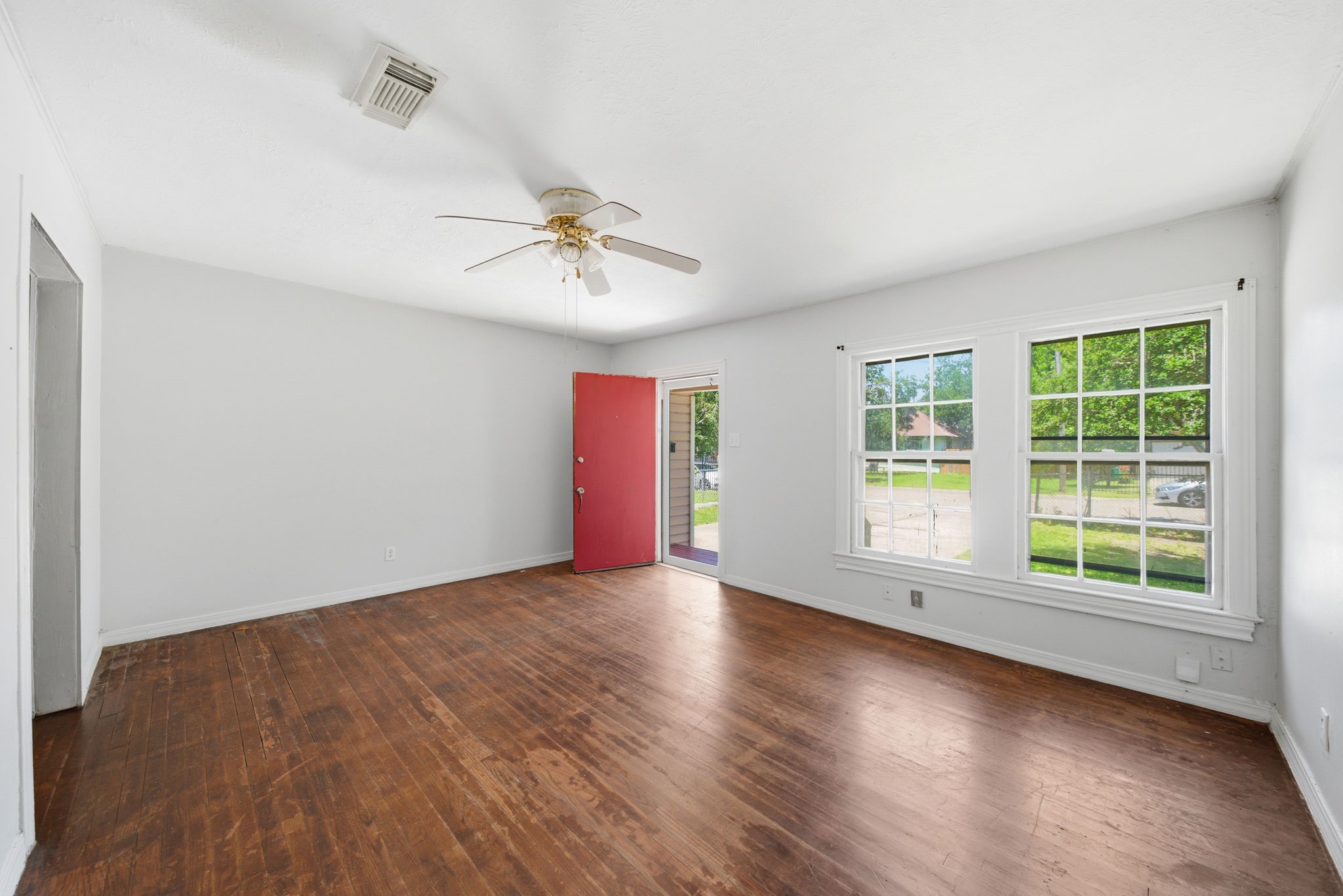 410 Live Oak Street Property Photo 7