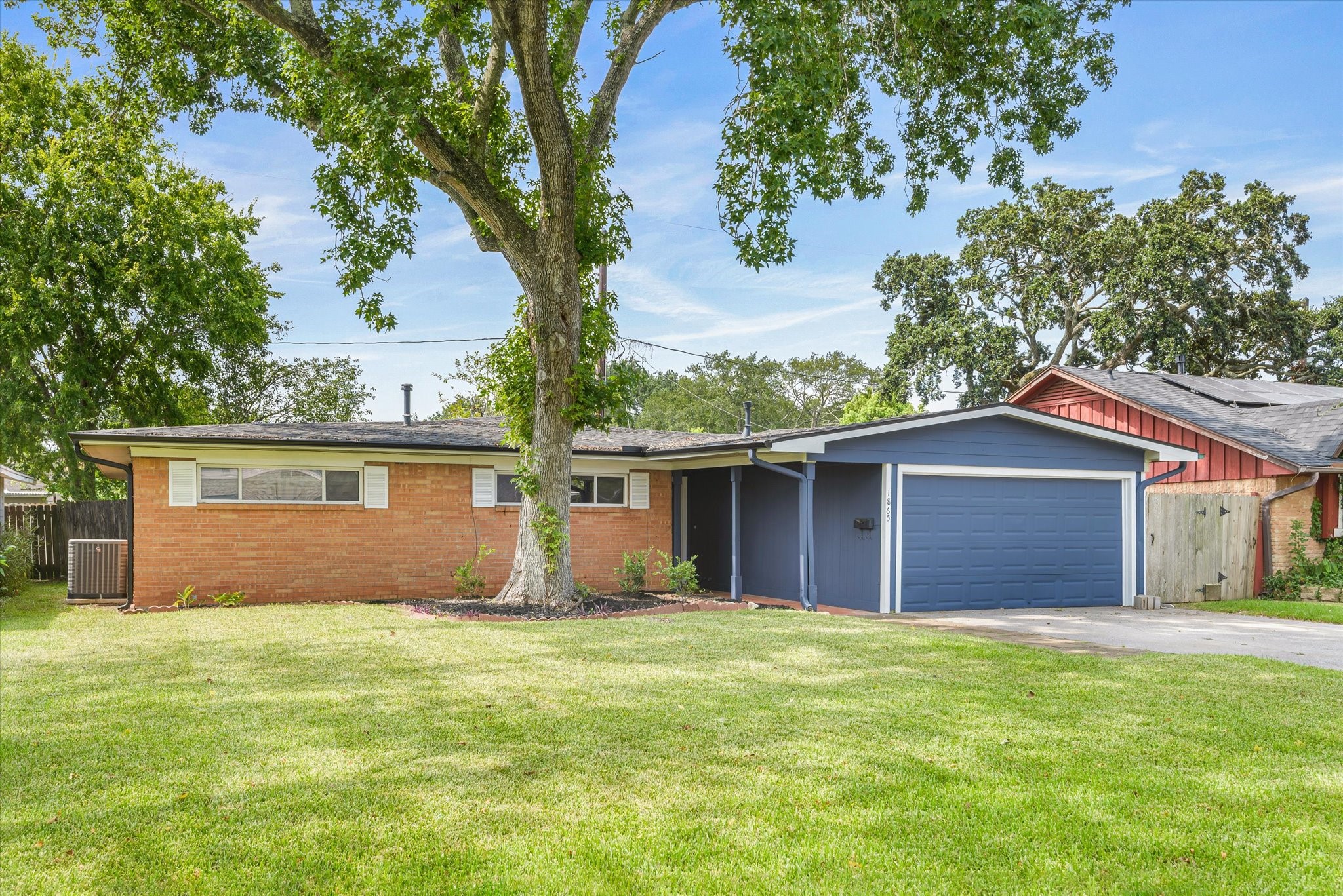 1865 Dolphin Drive Property Photo 3