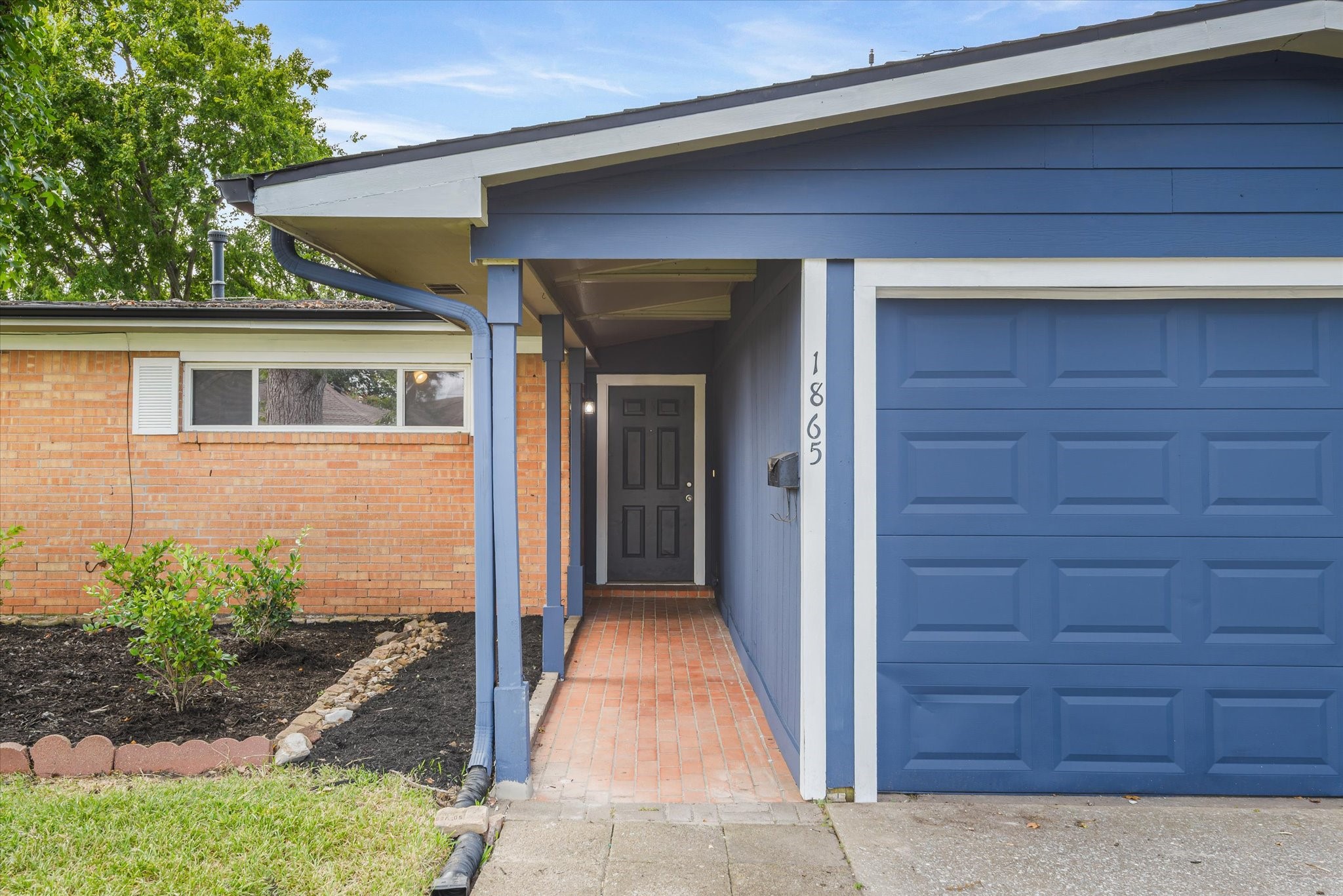 1865 Dolphin Drive Property Photo 4