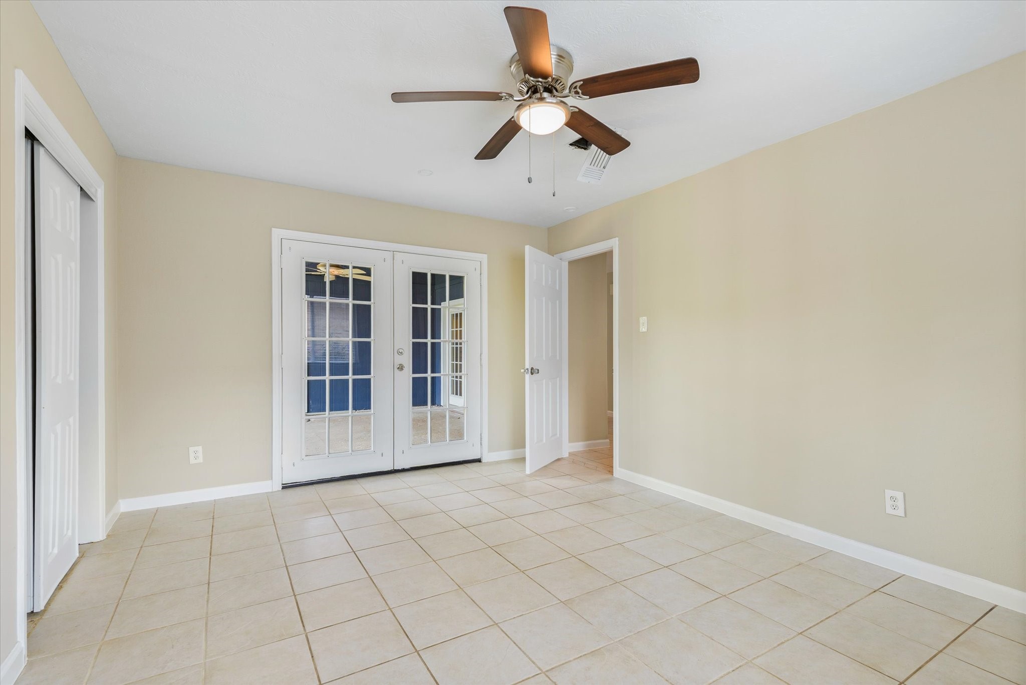 1865 Dolphin Drive Property Photo 17