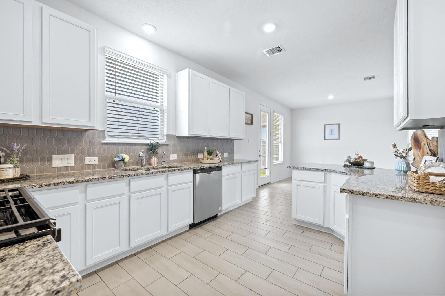 21230 Harbor Shore Drive Property Photo 8