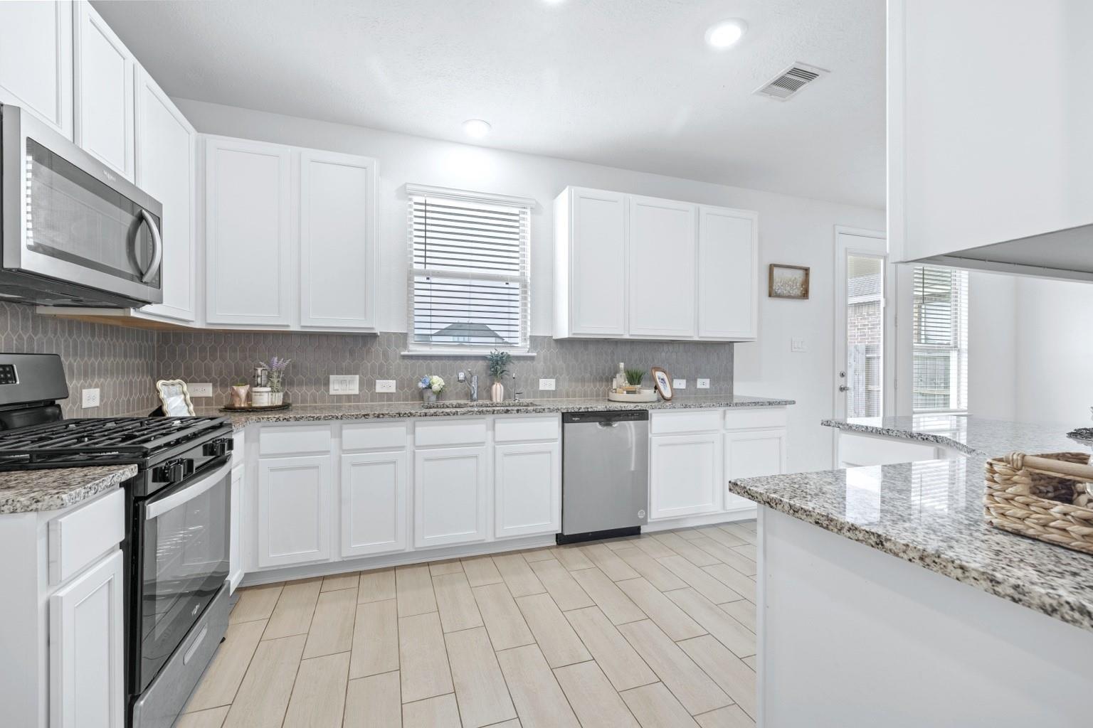 21230 Harbor Shore Drive Property Photo 9