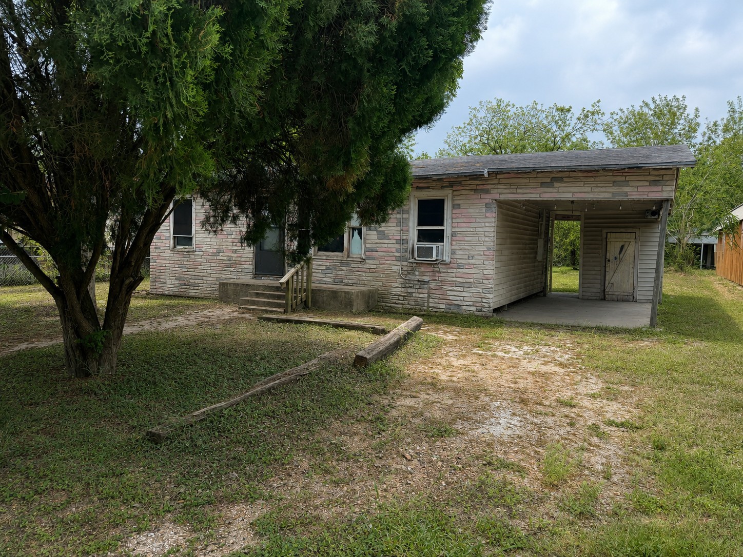 221 Charlotte Drive Property Photo 1
