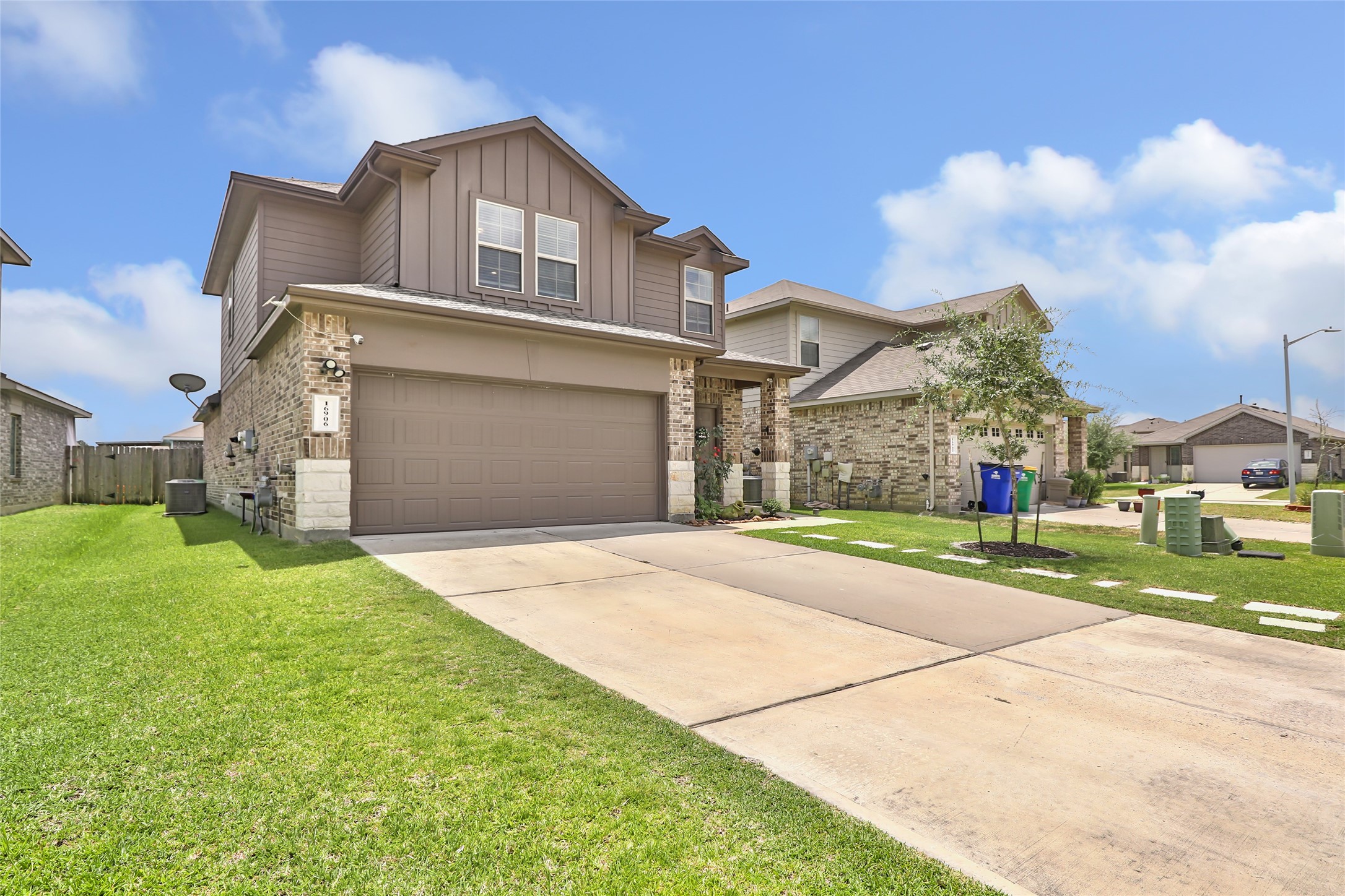 16906 Rich Pines Drive Property Photo 2