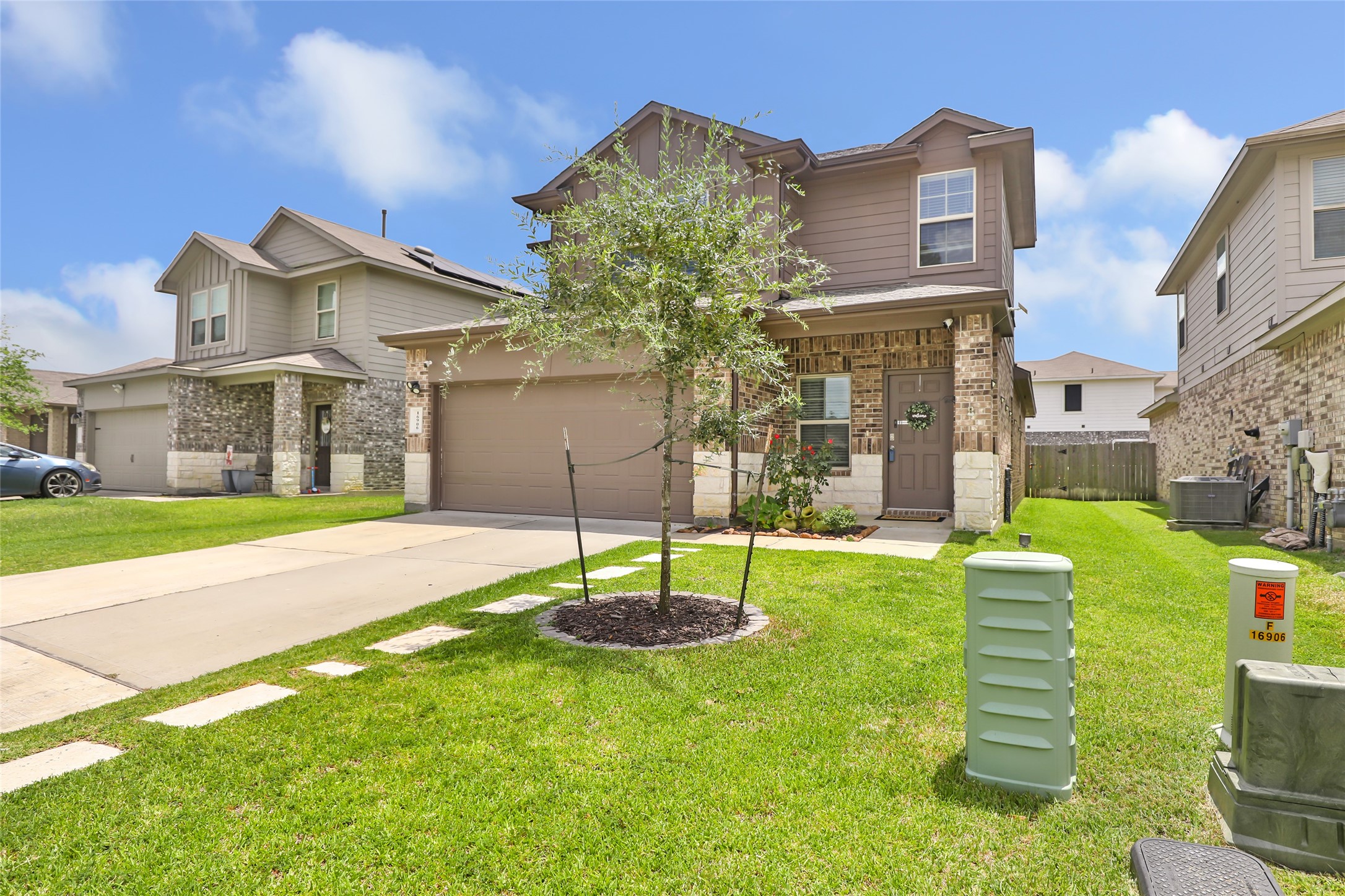 16906 Rich Pines Drive Property Photo 3