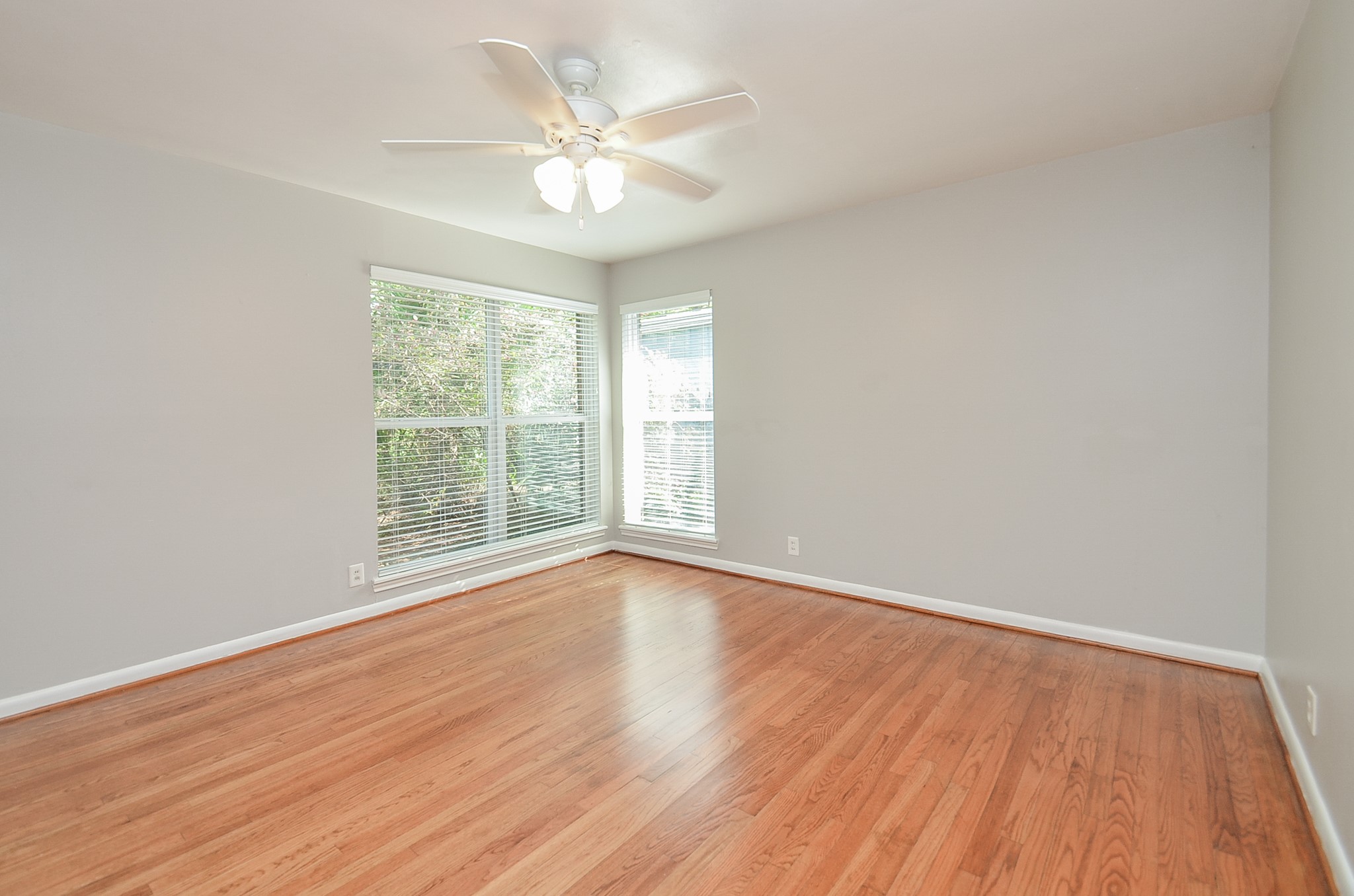 9817 Cedardale Drive Property Photo 7