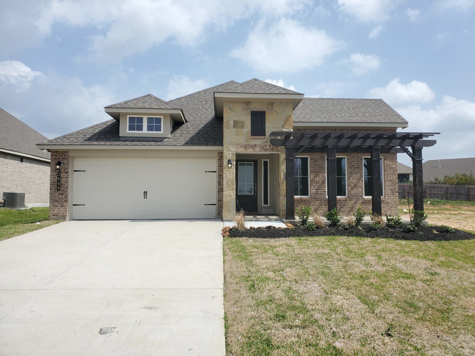 2049 Winepress Road Property Photo 1