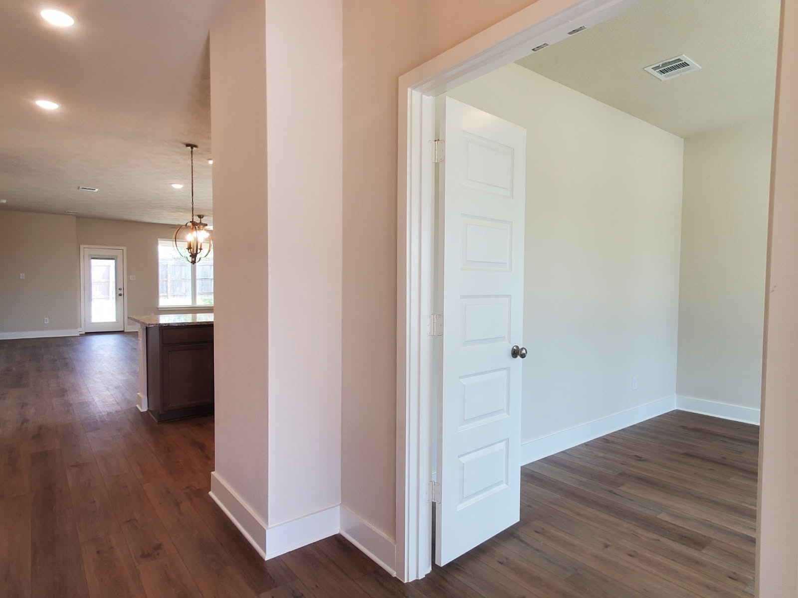 2049 Winepress Road Property Photo 4