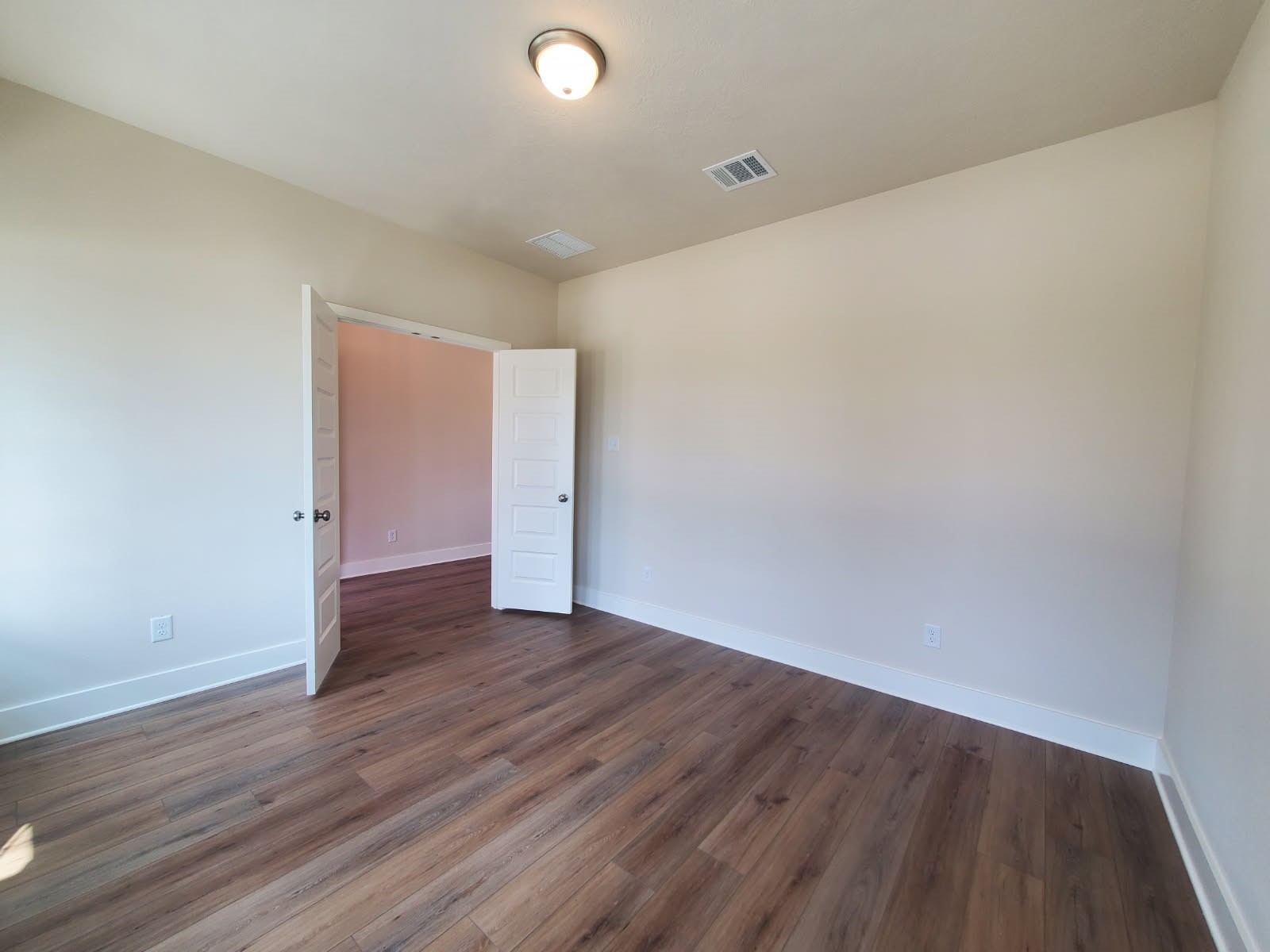 2049 Winepress Road Property Photo 6