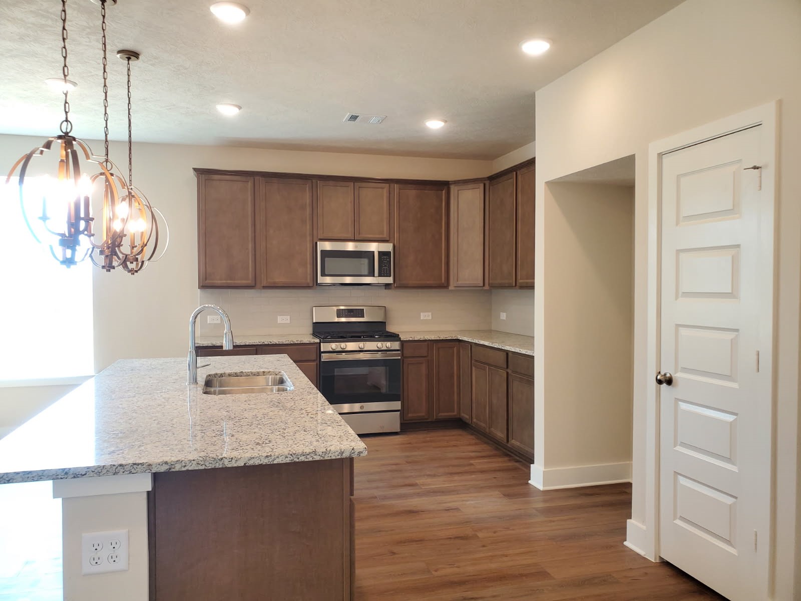 2049 Winepress Road Property Photo 9