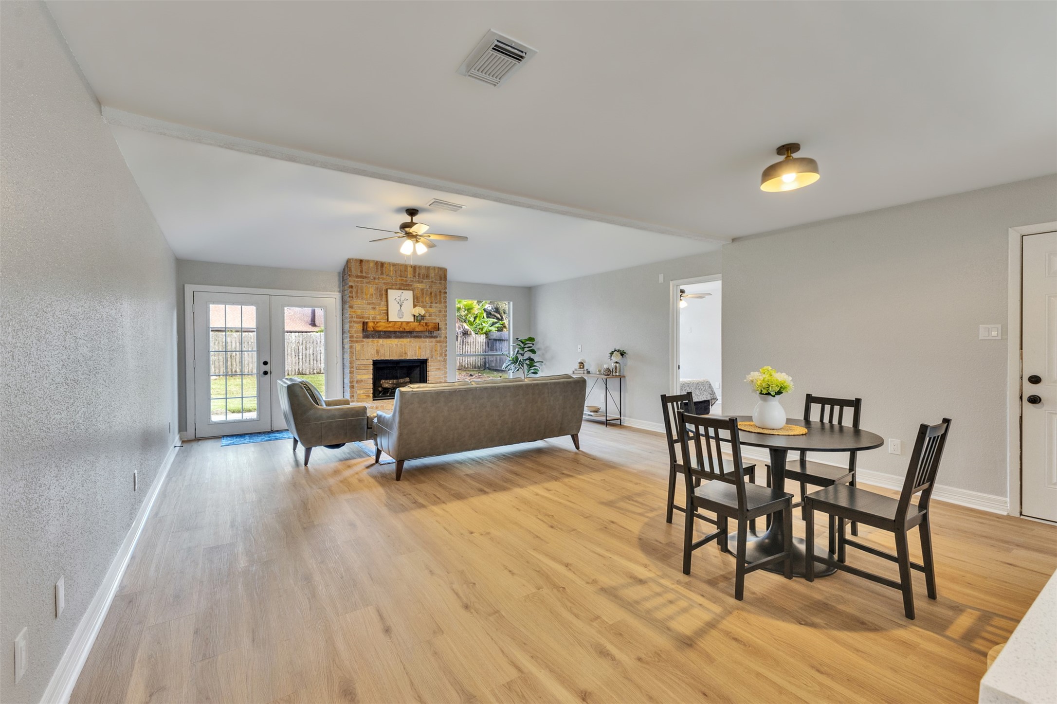 2811 Sugar Wood Drive Property Photo 8