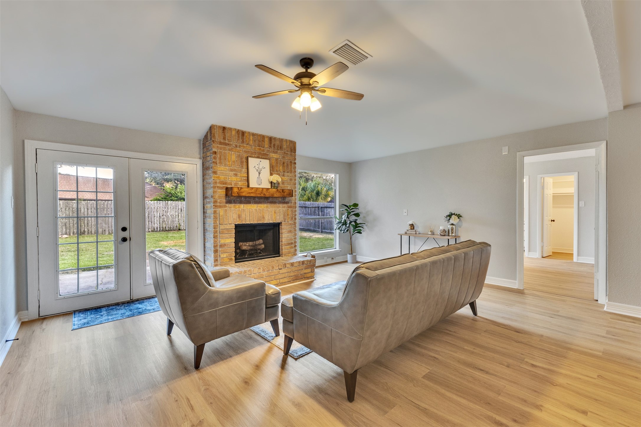 2811 Sugar Wood Drive Property Photo 13