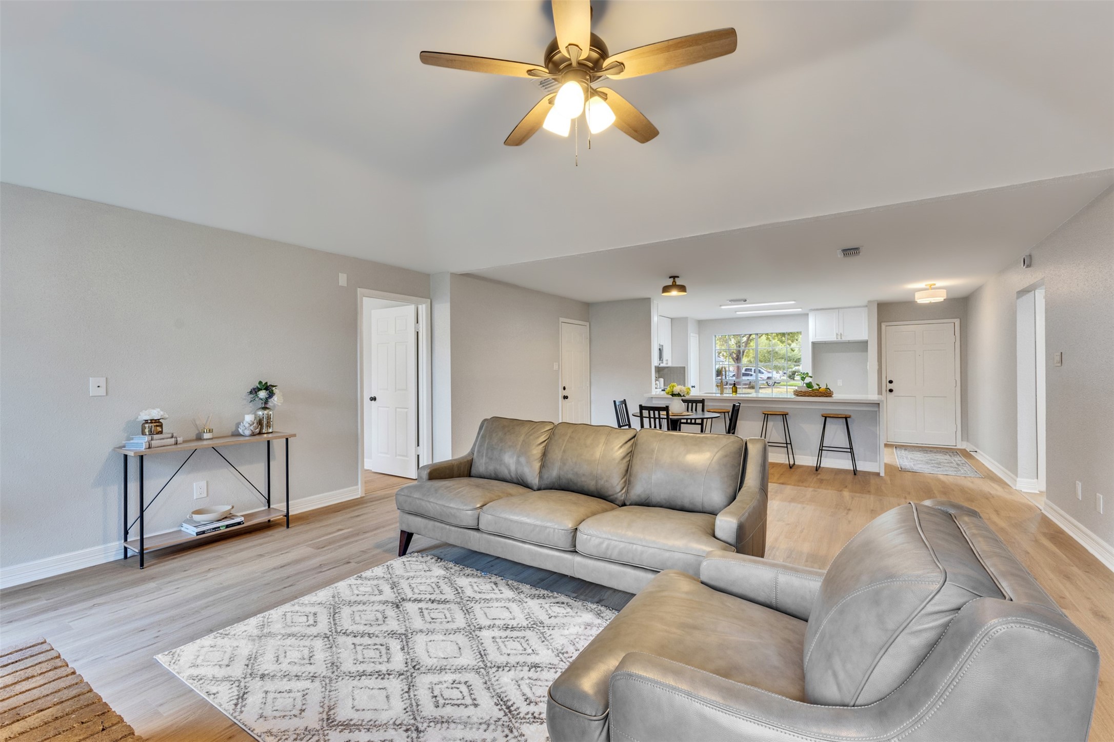 2811 Sugar Wood Drive Property Photo 14