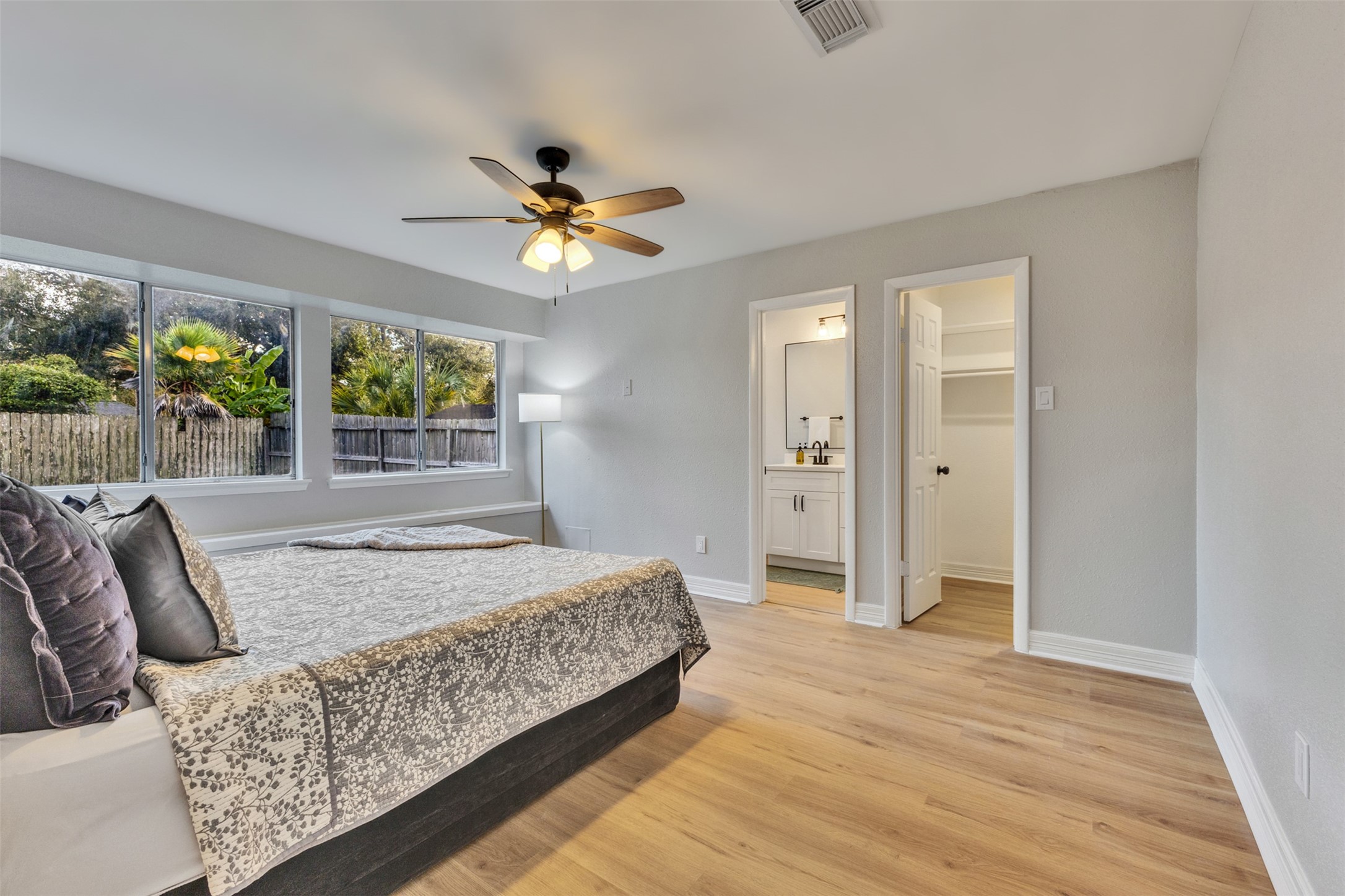 2811 Sugar Wood Drive Property Photo 15