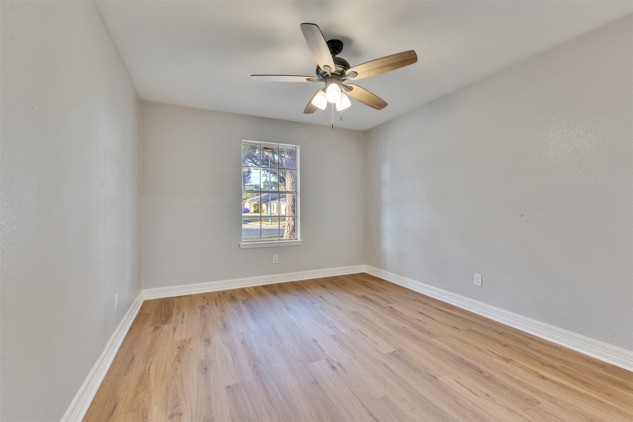 2811 Sugar Wood Drive Property Photo 19
