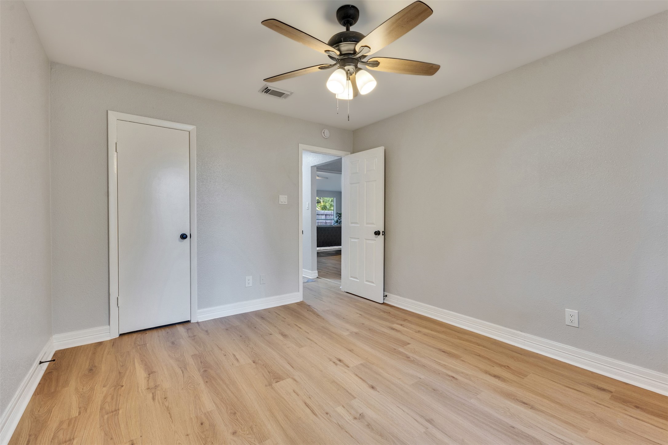 2811 Sugar Wood Drive Property Photo 20