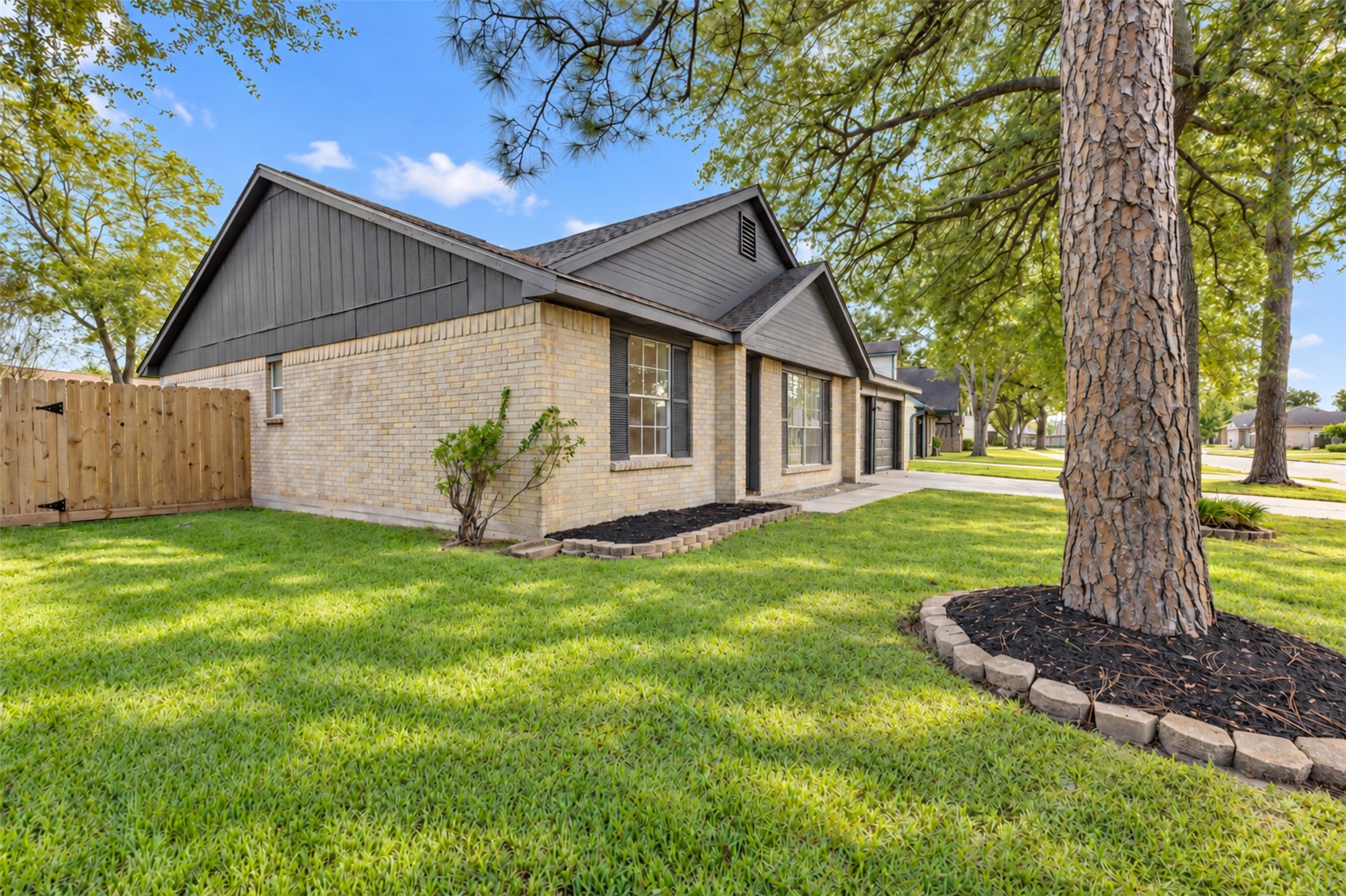 2811 Sugar Wood Drive Property Photo 28