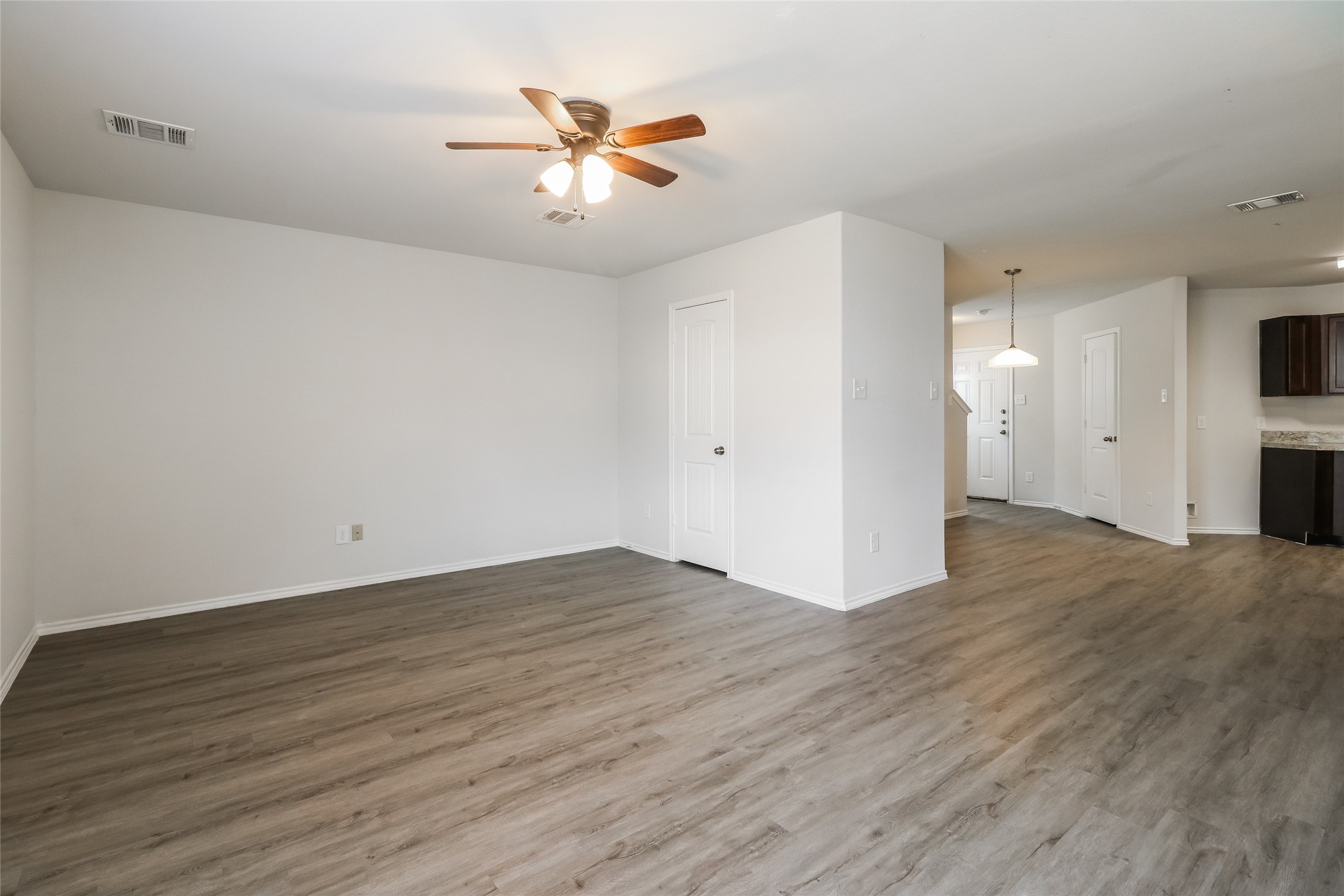 405 N Meadows Drive Property Photo 6