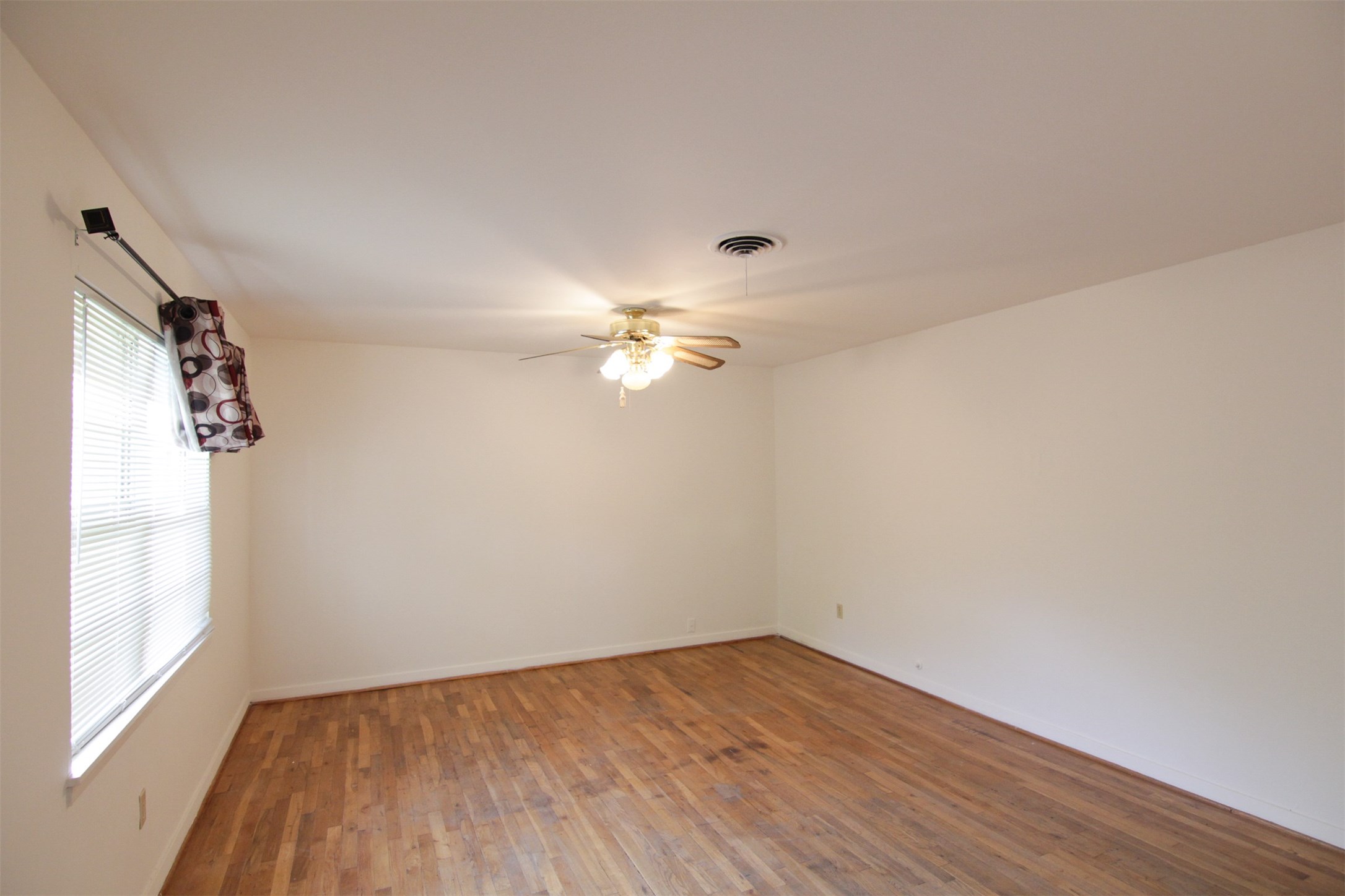 3610 W Davis Property Photo 9