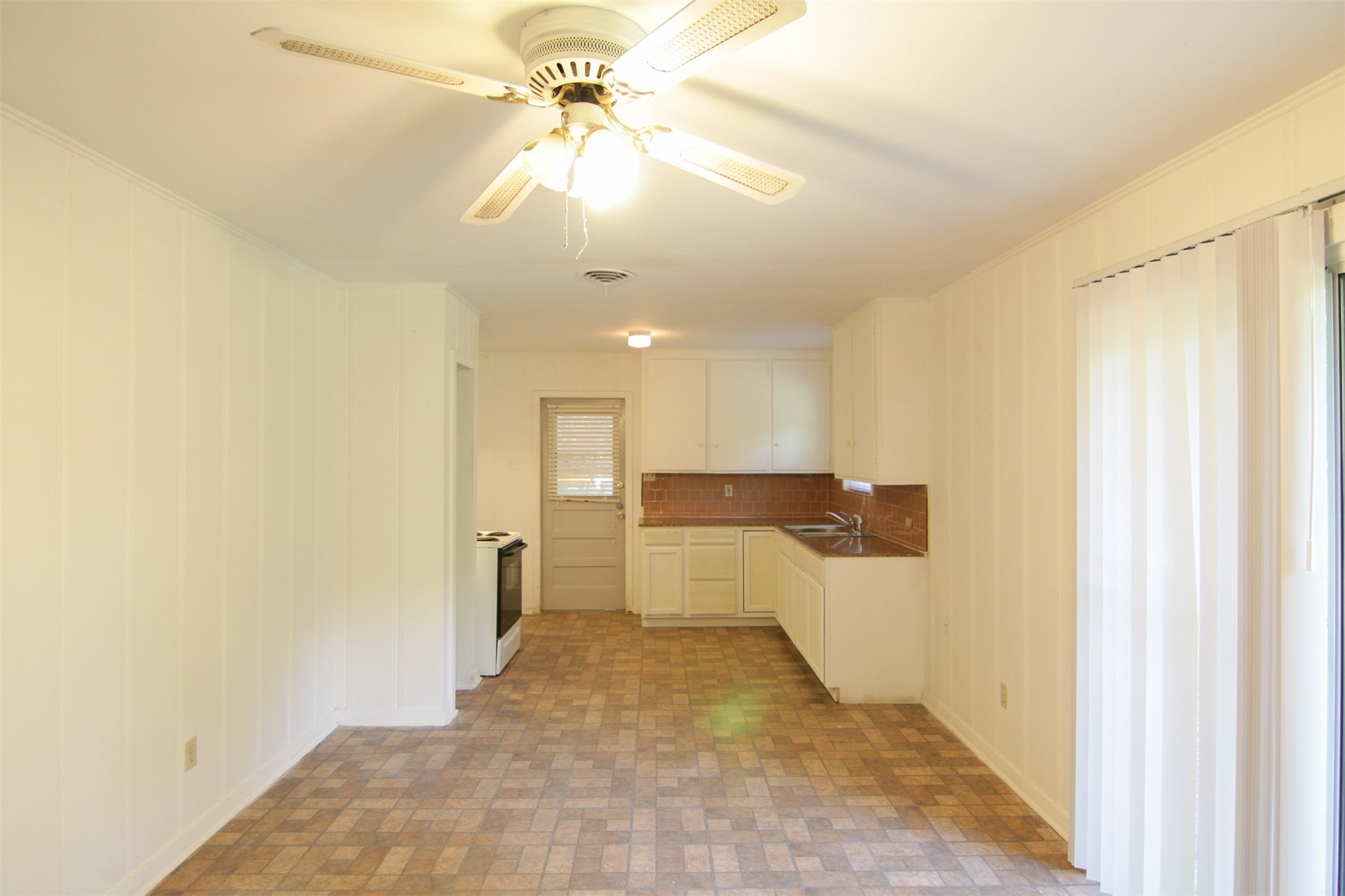 3610 W Davis Property Photo 10