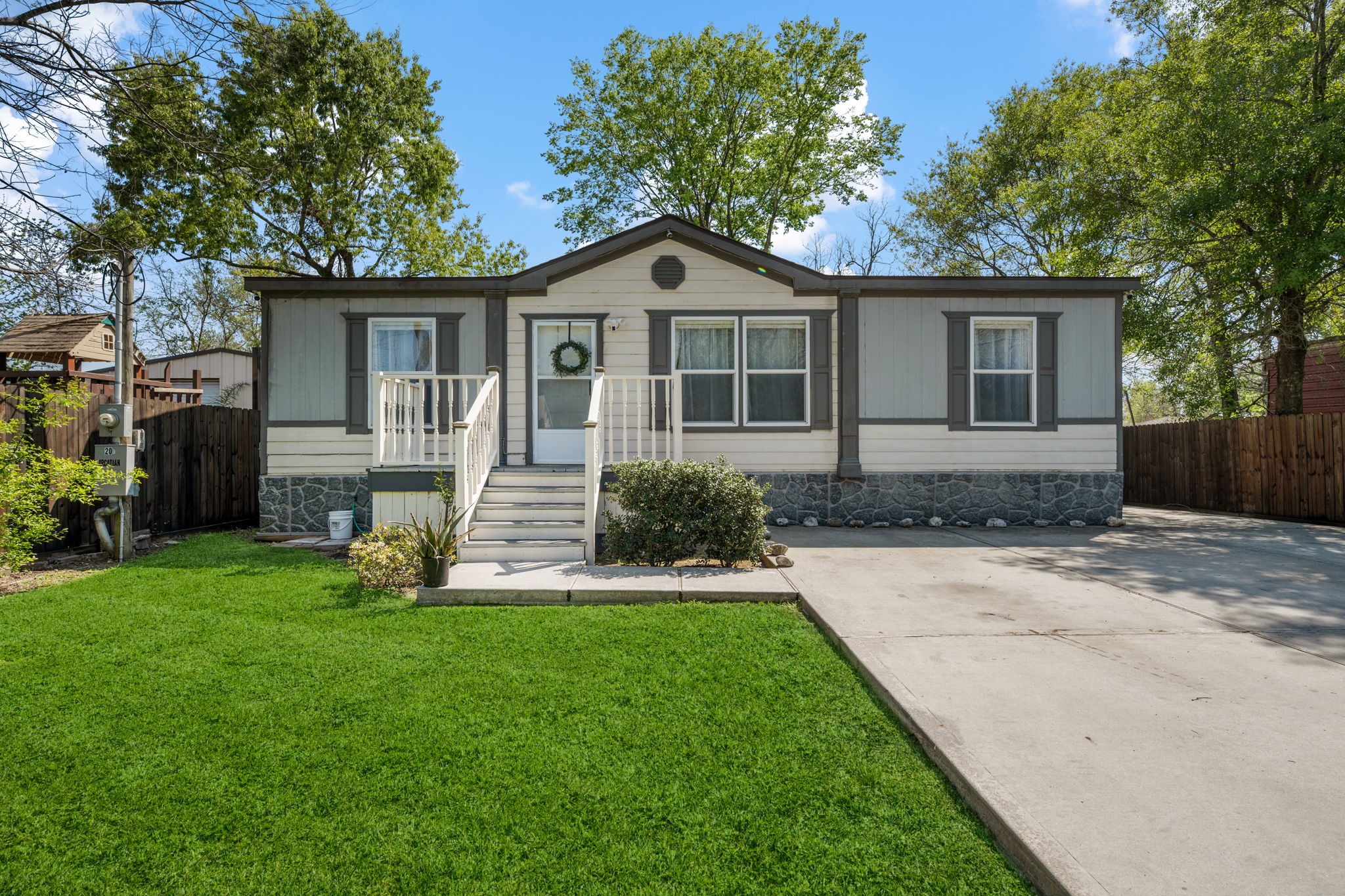 12- Crosby Real Estate Listings Main Image