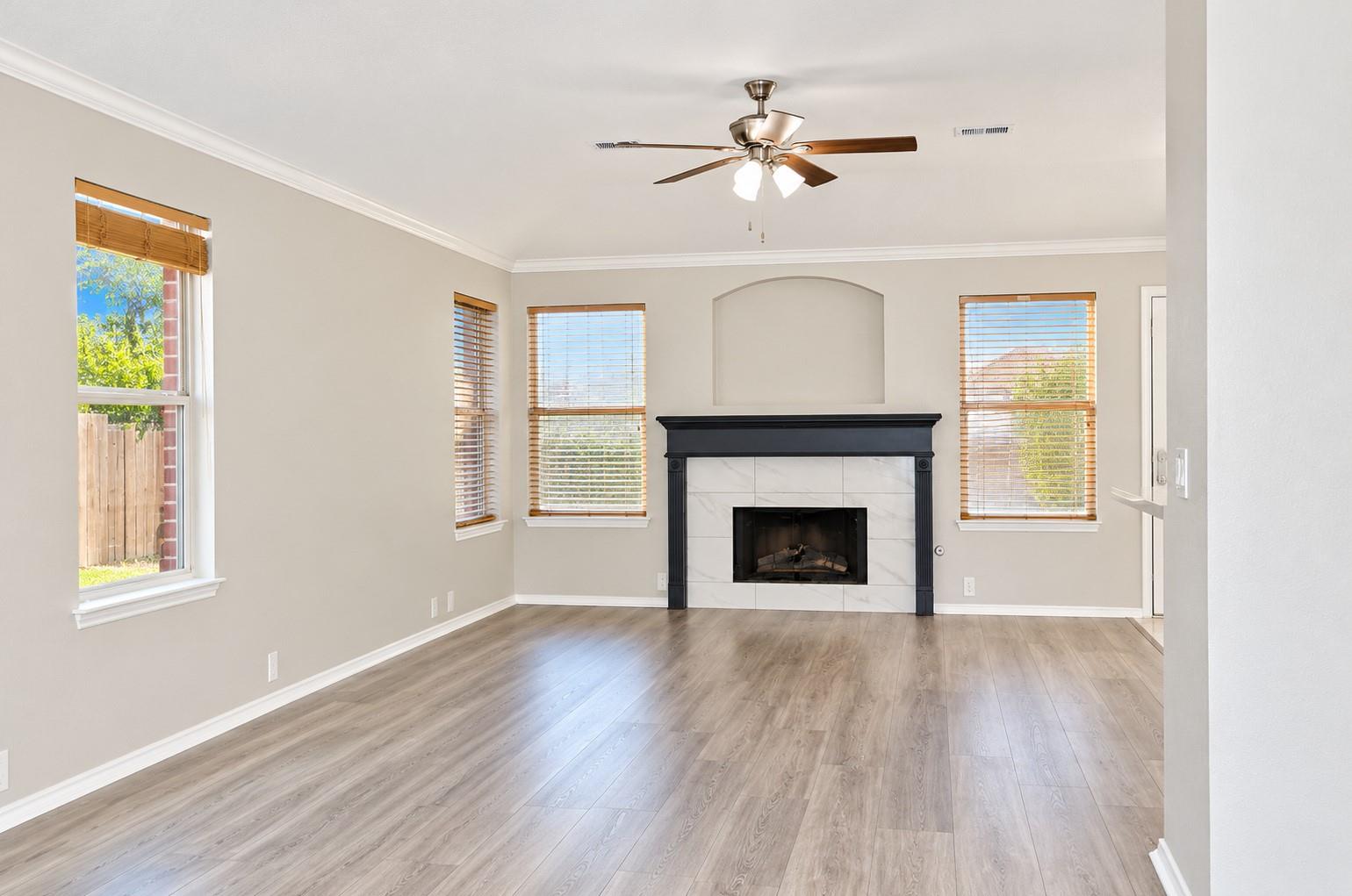 4815 Cliffpoint Court Property Photo 3