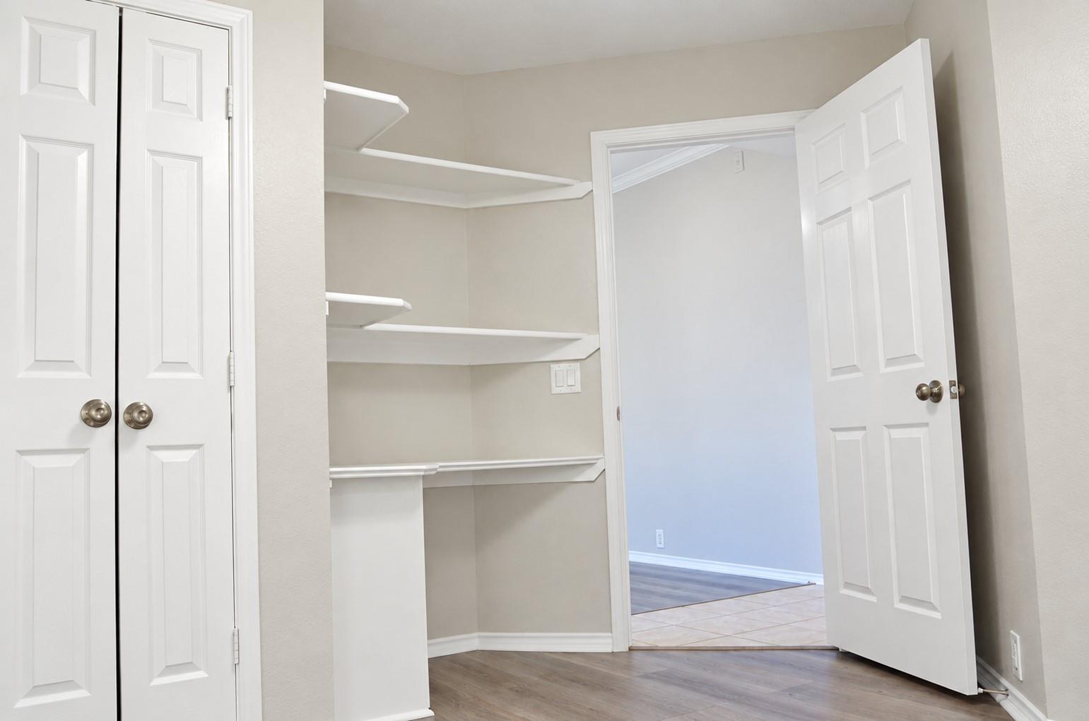4815 Cliffpoint Court Property Photo 16