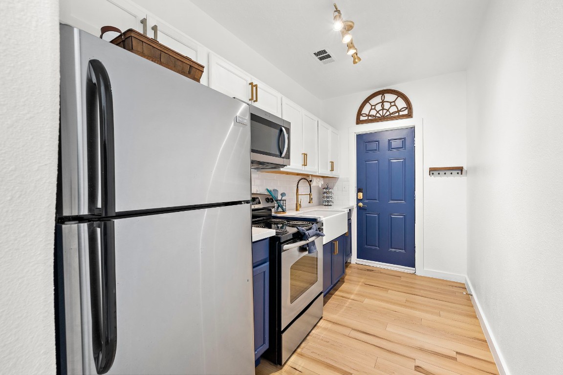 3901 Dallas Street D Property Photo 7