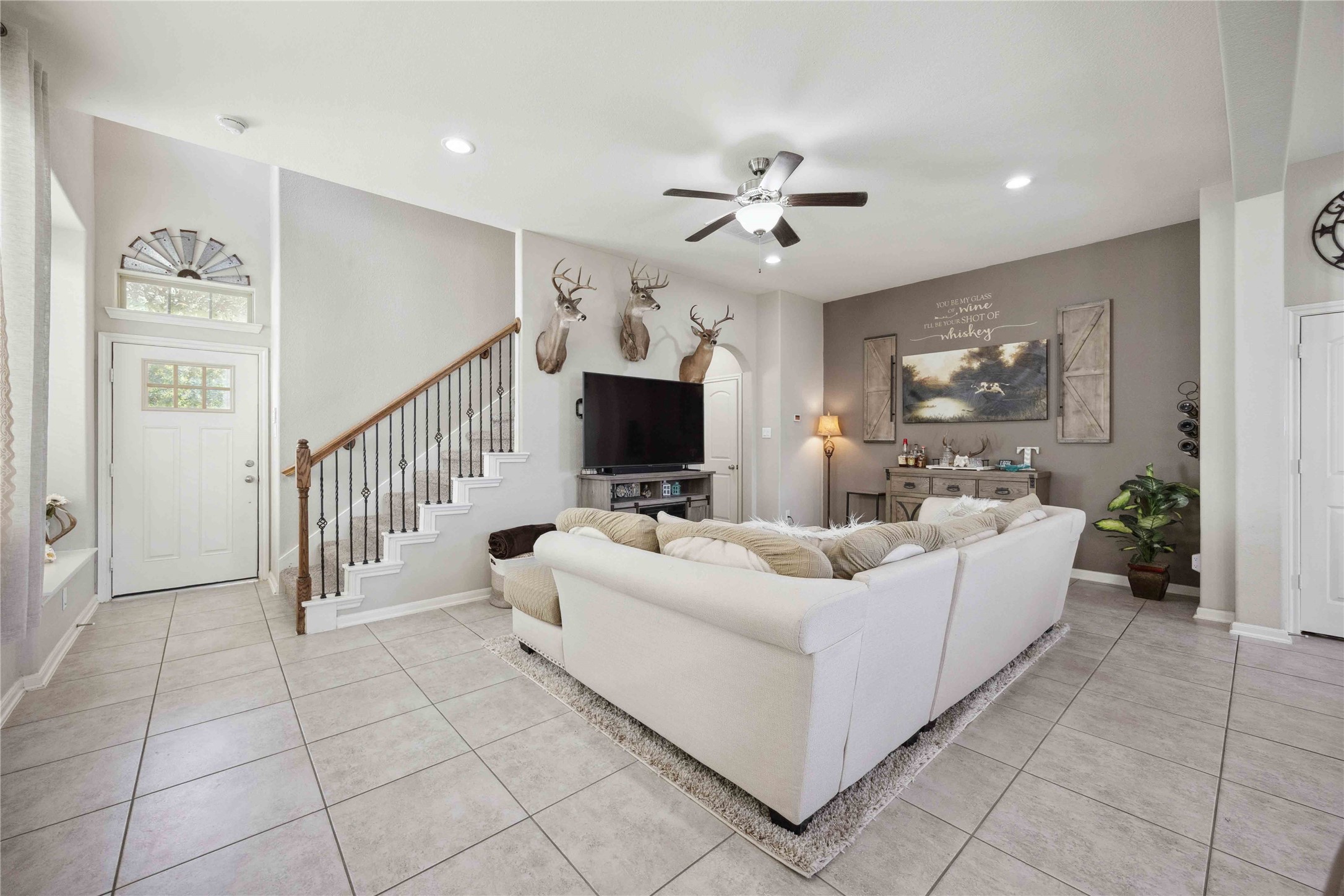 323 Biltmore Loop Property Photo 6