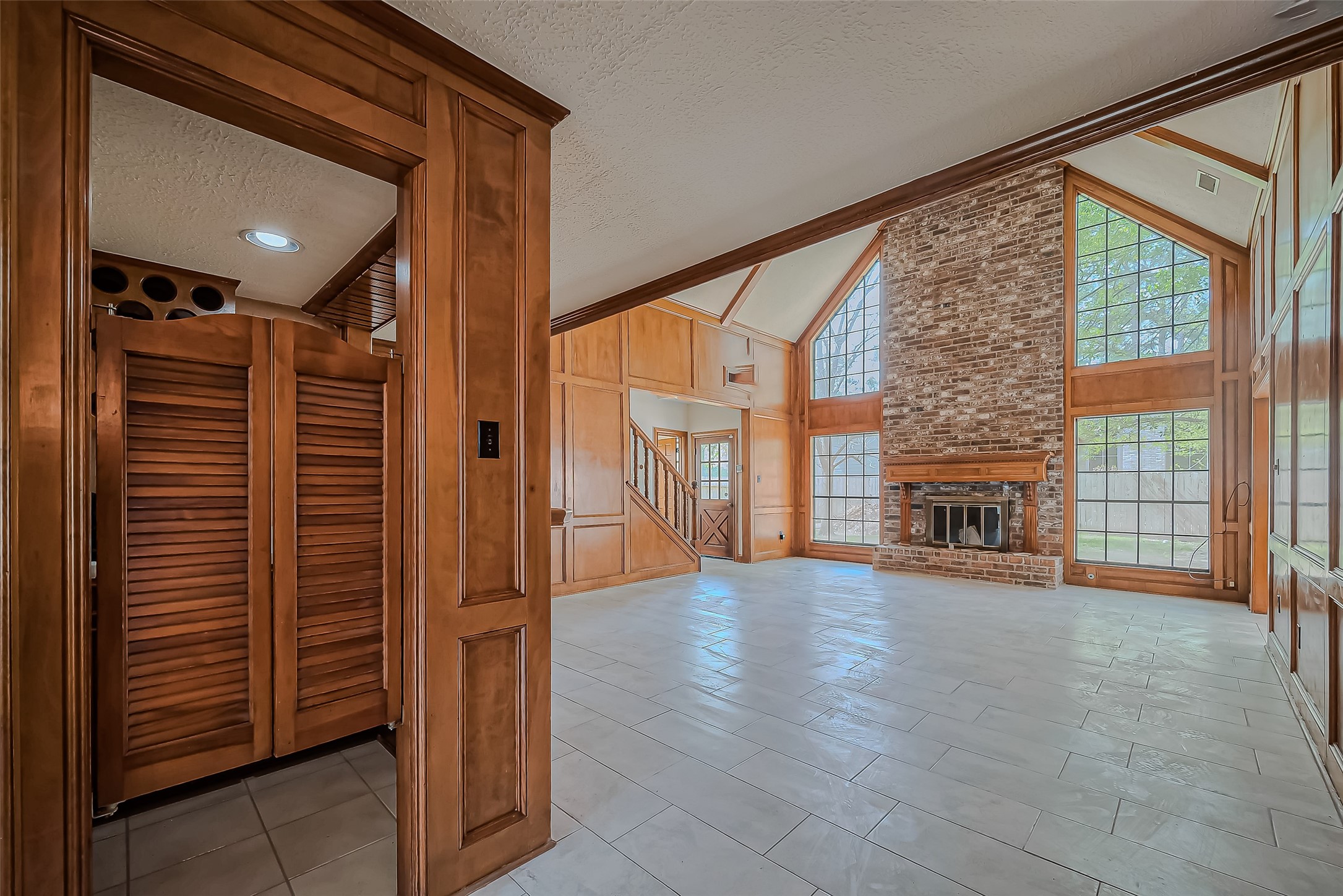 18307 Champion Forest Drive Property Photo 3