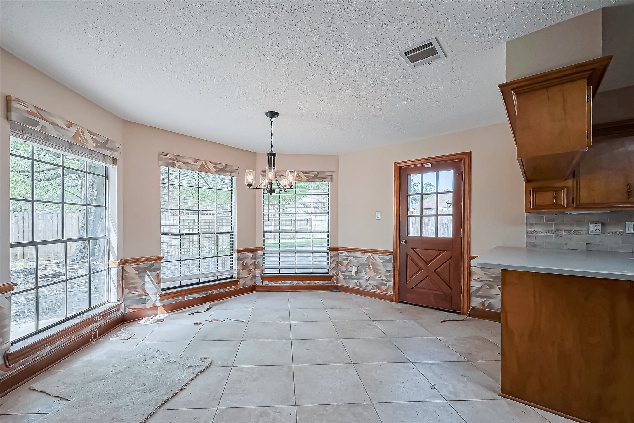 18307 Champion Forest Drive Property Photo 7