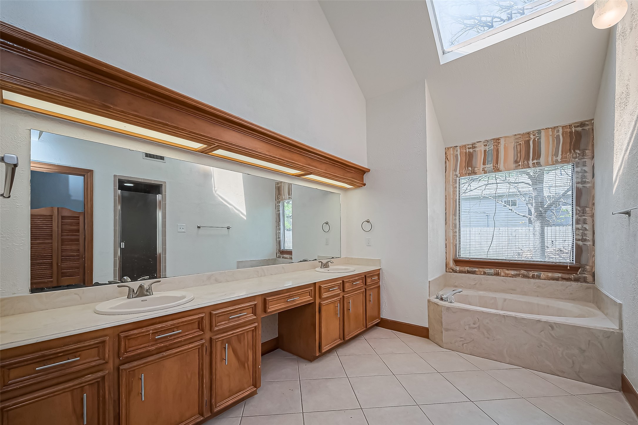 18307 Champion Forest Drive Property Photo 38